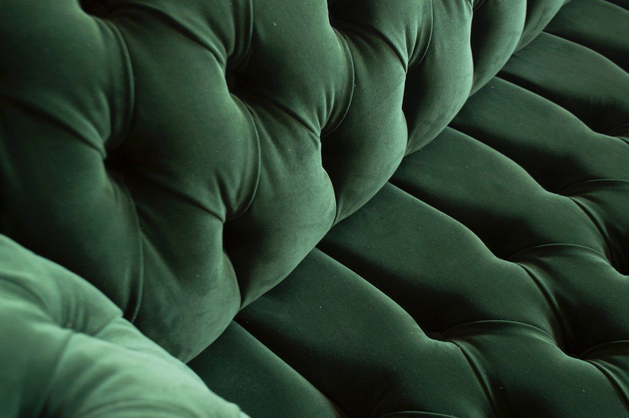 Design mit Die 225 Couch Chesterfield-Sofa, Sofa cm, 3 JVmoebel Knöpfen. Rückenlehne Sitzer Chesterfield