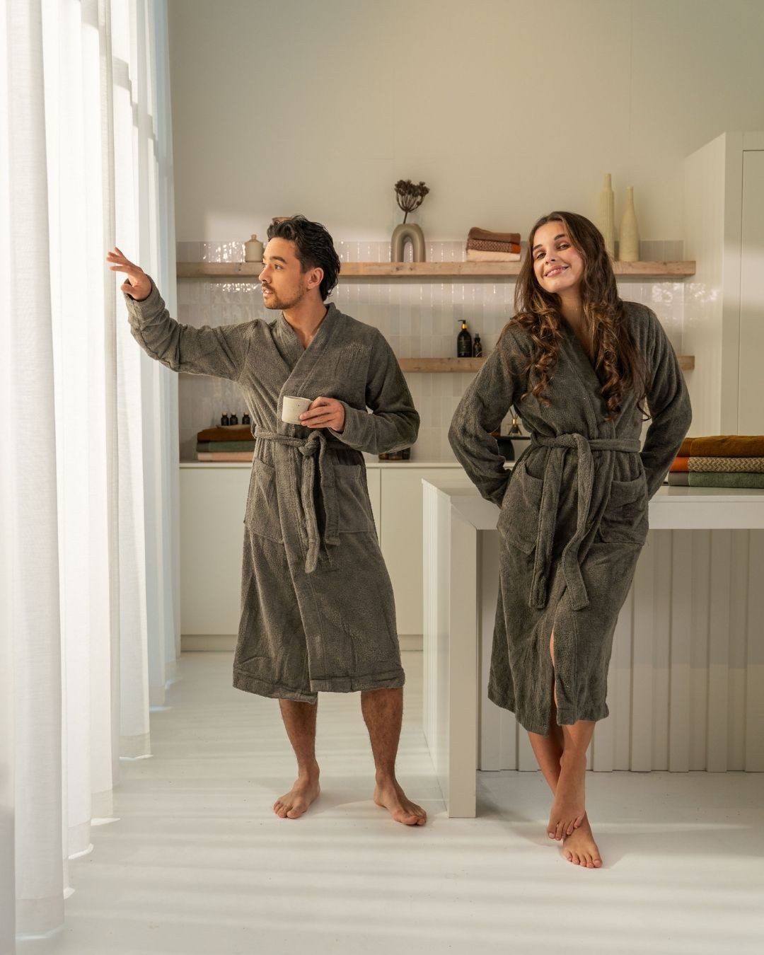 Kayori Unisex-Bademantel Fusai, Kurzform, Baumwolle, Gürtel, Verstellbare Ä günstig online kaufen