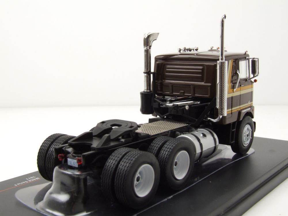 ixo Models Modellauto Mack Serie F Zugmaschine 1977 braun, Maßstab 1:43