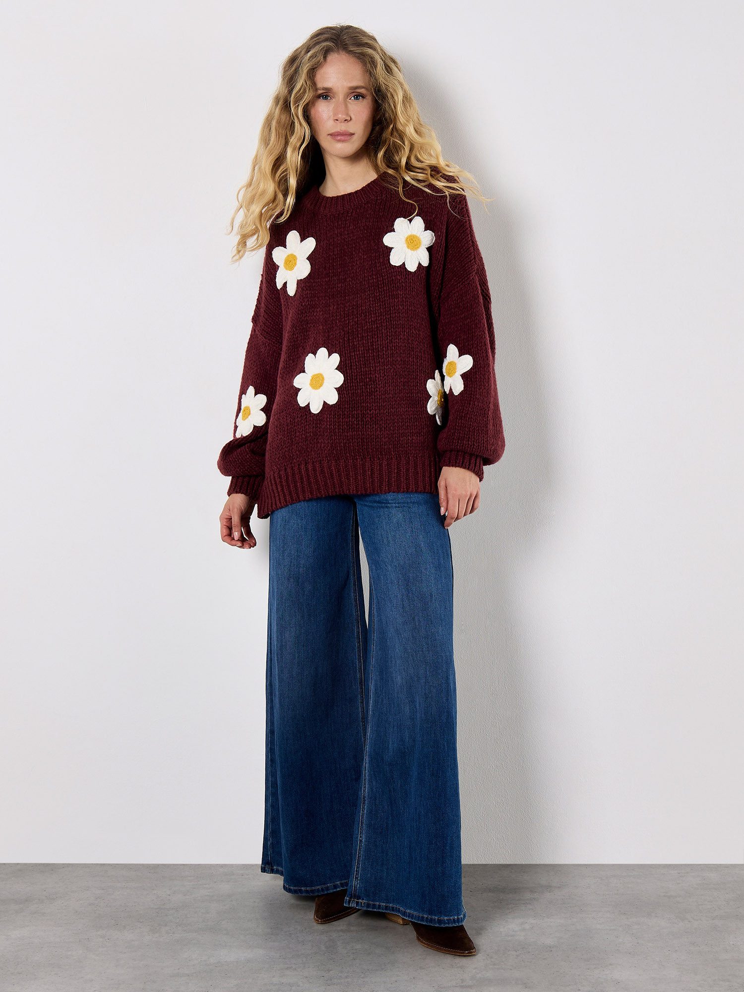 Apricot Rundhalspullover Bestickter Pullover, mit Gänseblümchen günstig online kaufen
