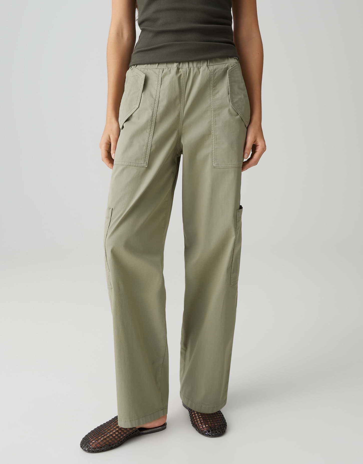 OPUS PANTS Cargohose Mucia myth aus weicher Webware mit Stretchkomfort Cargotaschen unterstreichen den modernen Utility Look