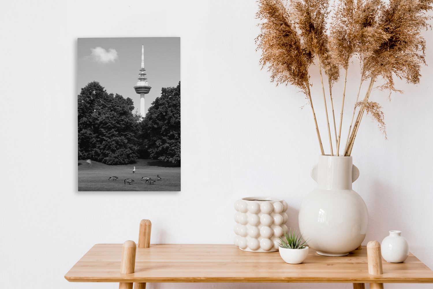 Mannheimer (1 Fernsehturm 20x30 inmitten Leinwandbild Der Leinwandbild bespannt fertig cm Gemälde, inkl. Zackenaufhänger, grüner St), - Bäume schwarz-weiß, OneMillionCanvasses®