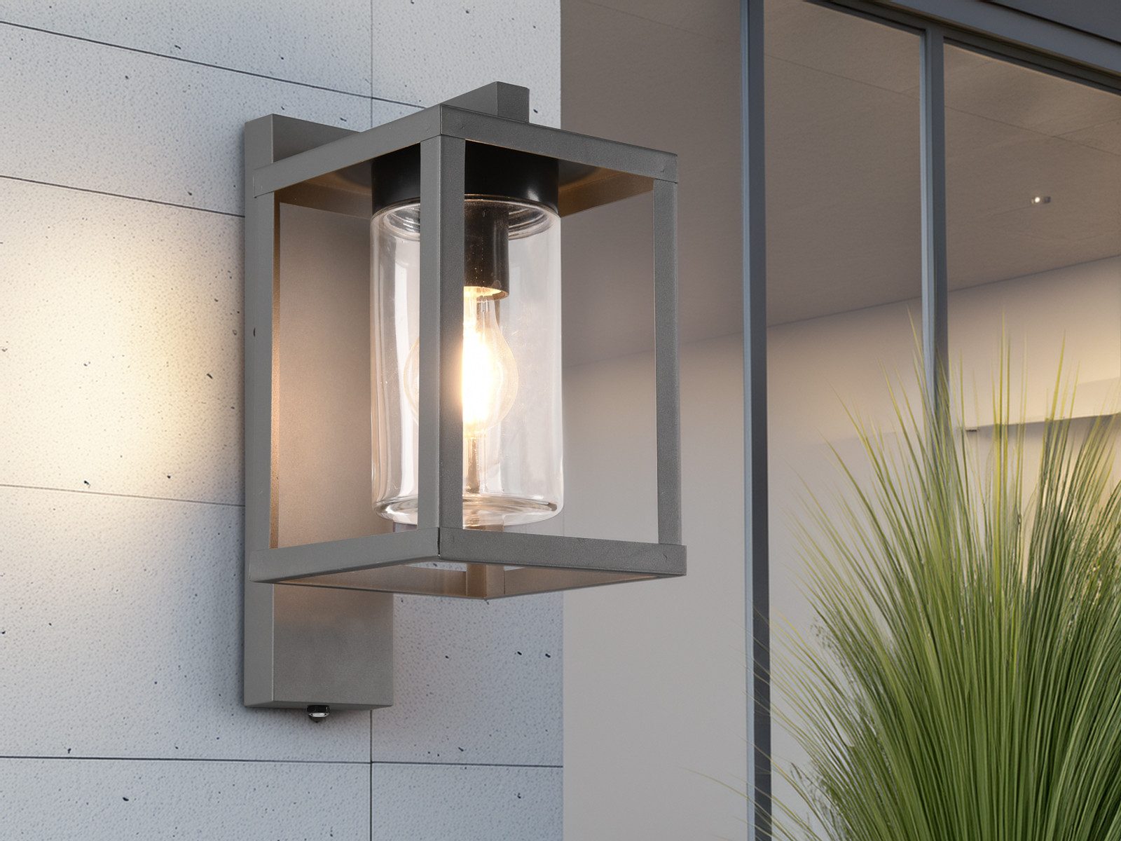 TRIO Leuchten LED Außen-Wandleuchte, Tageslichtsensor, LED wechselbar, warmweiß, Wandlaterne Anthrazit 33cm, Fassadenlampe Hauswand, Terrassenleuchten