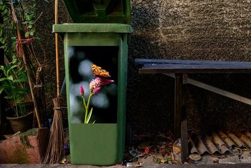 MuchoWow Wandsticker Schmetterling - Blumen - Insekten (1 St), Mülleimer-aufkleber, Mülltonne, Sticker, Container, Abfalbehälter