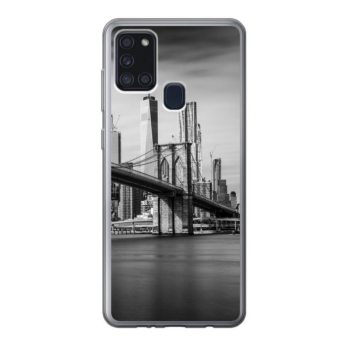 MuchoWow Handyhülle Brooklyn Bridge und die New Yorker Skyline in schwarz-weiß Handyhülle Samsung Galaxy A21s Smartphone-Bumper Print Handy