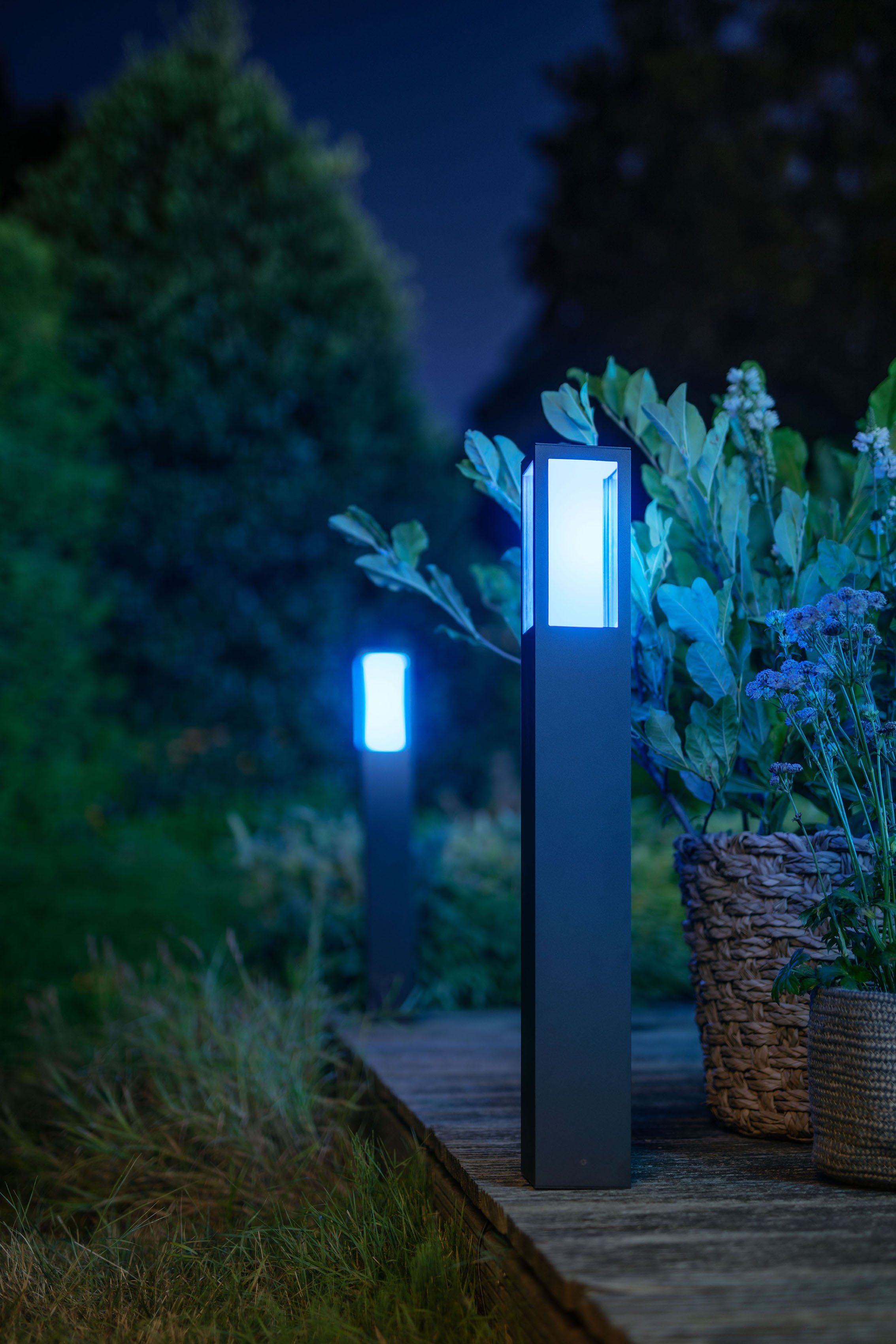 Philips Hue LED Außen-Stehlampe Impress, Home, Smart Tageslichtweiß, mehrere Kaltweiß, fest Neutralweiß, Dimmfunktion, Leuchtdauer integriert, Helligkeitsstufen, Extra-Warmweiß, LED Warmweiß einstellbar