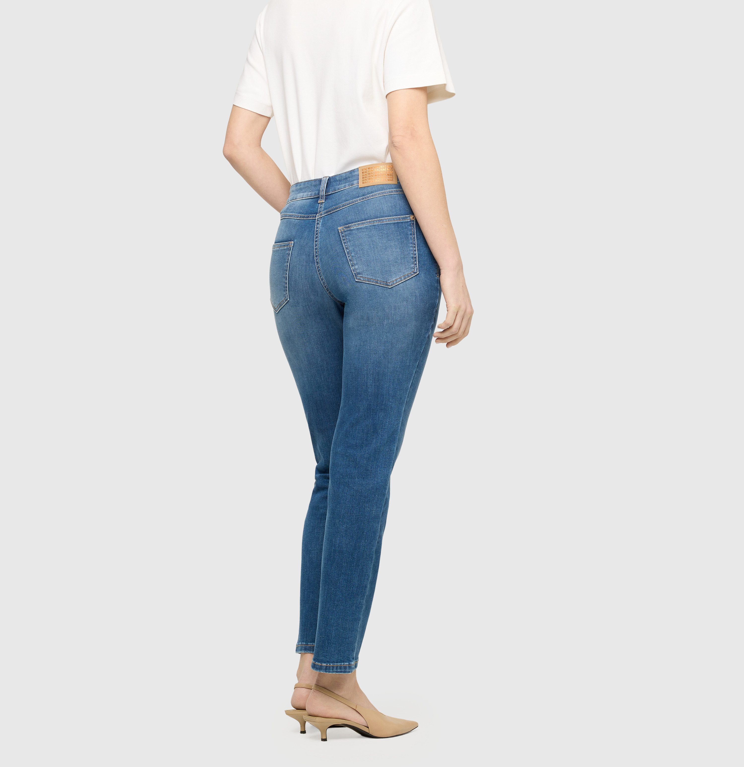 MAC Straight-Jeans MACMELANIE Figurformende Denim-Qualität mit hervorragendem Rücksprung-Verhalten