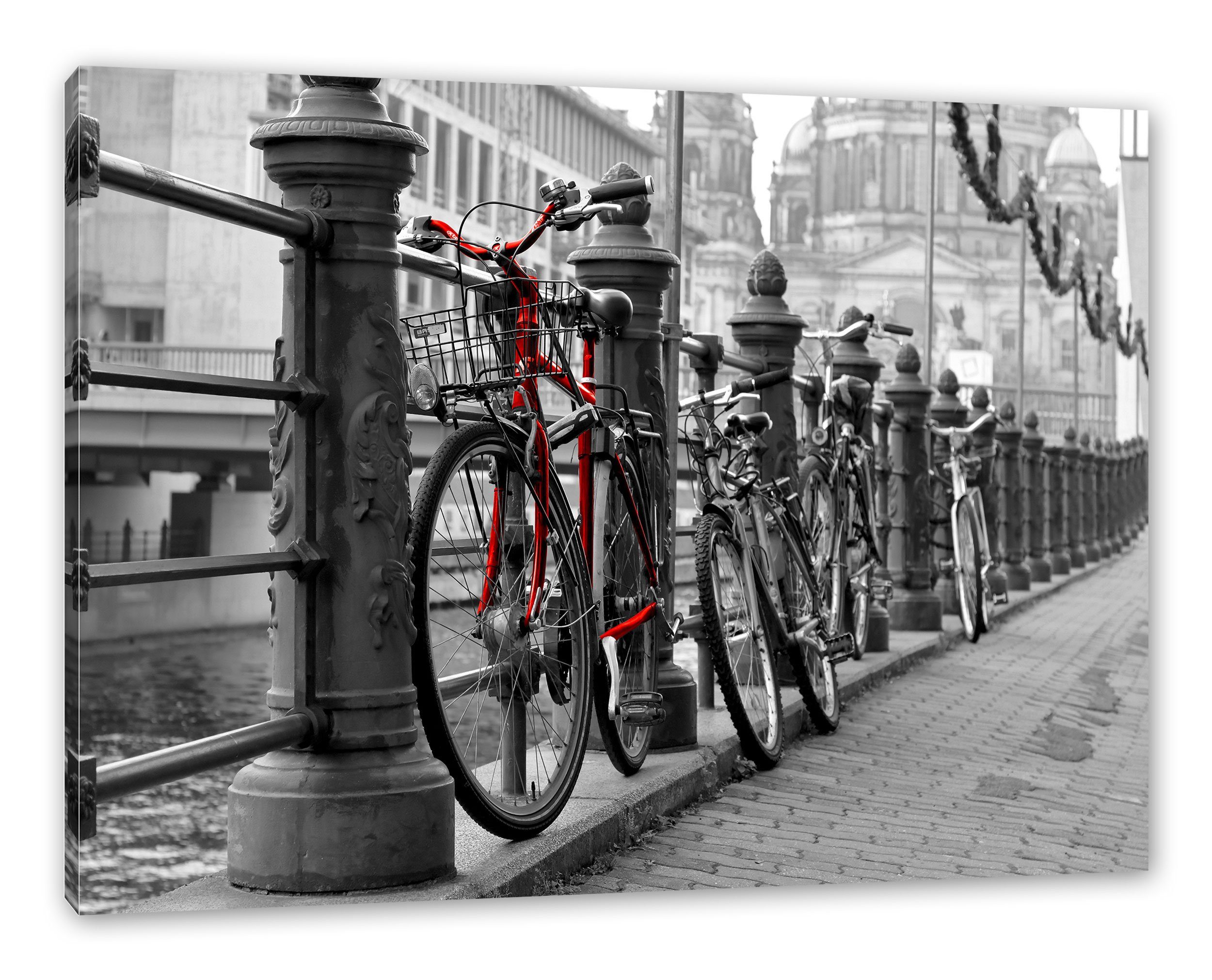 Pixxprint Leinwandbild bespannt, Zackenaufhänger St), (1 Wasserstraße Leinwandbild Fahrräder an Fahrräder inkl. an fertig Wasserstraße
