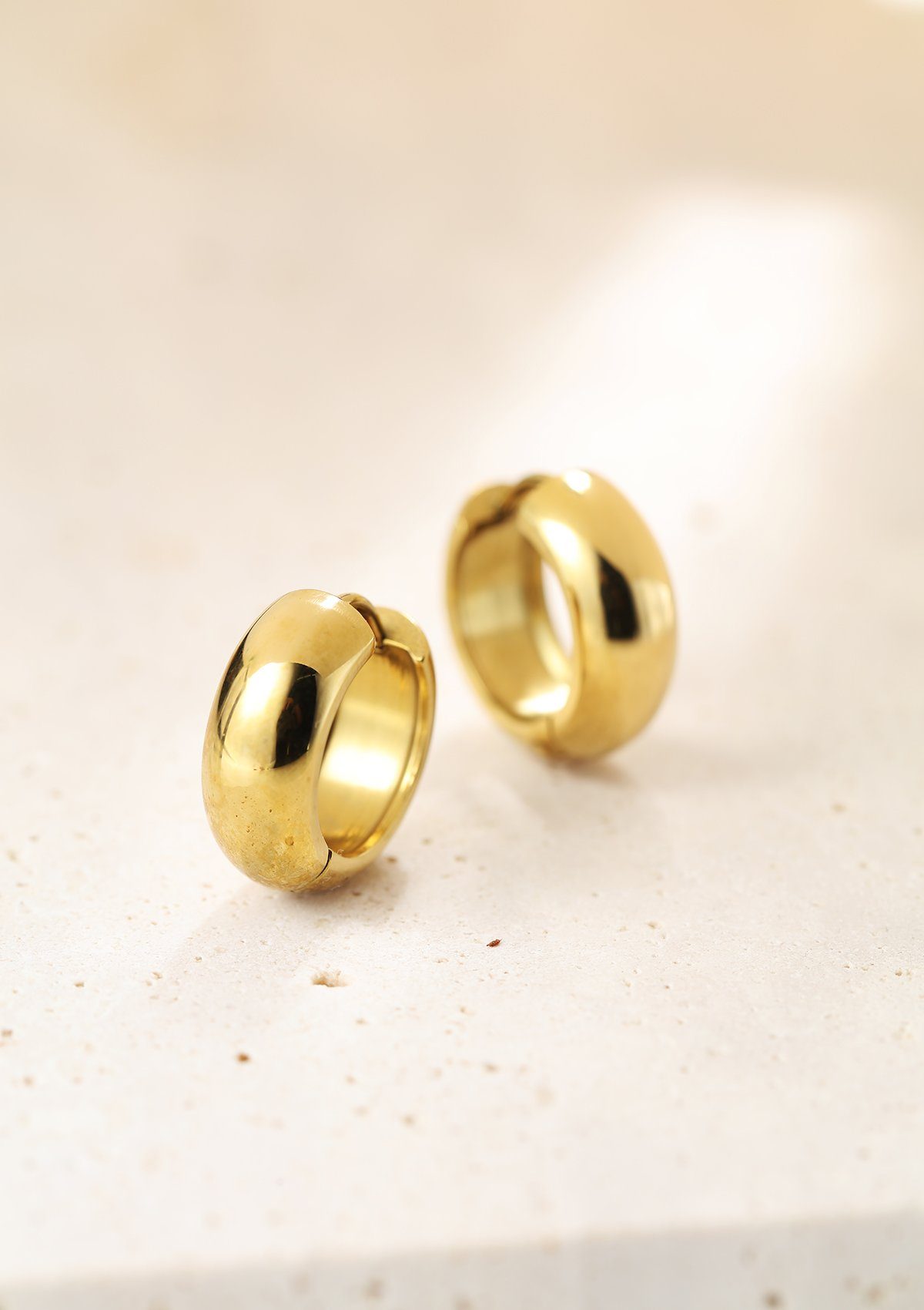 Hey Happiness Klappcreolen Edelstahl Ohrringe Damen 18K vergoldet massiv, Creolen Gold rund dick, wasserfest