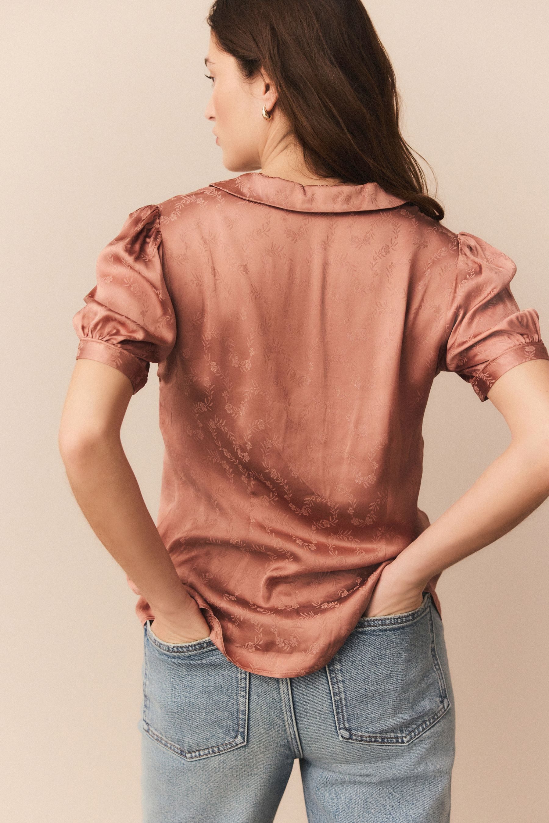 Next Kurzarmbluse Jacquard-Satinbluse mit Bubikragen und Puffärmeln (1-tlg) günstig online kaufen