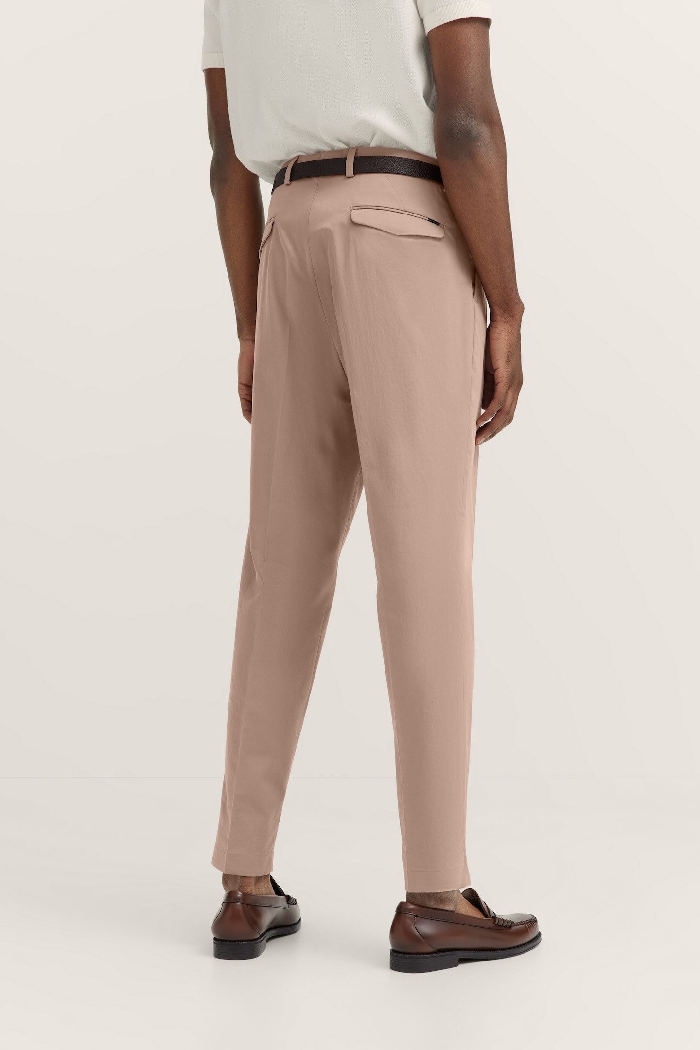 bugatti Bundfaltenhose mit Satin-Stretch