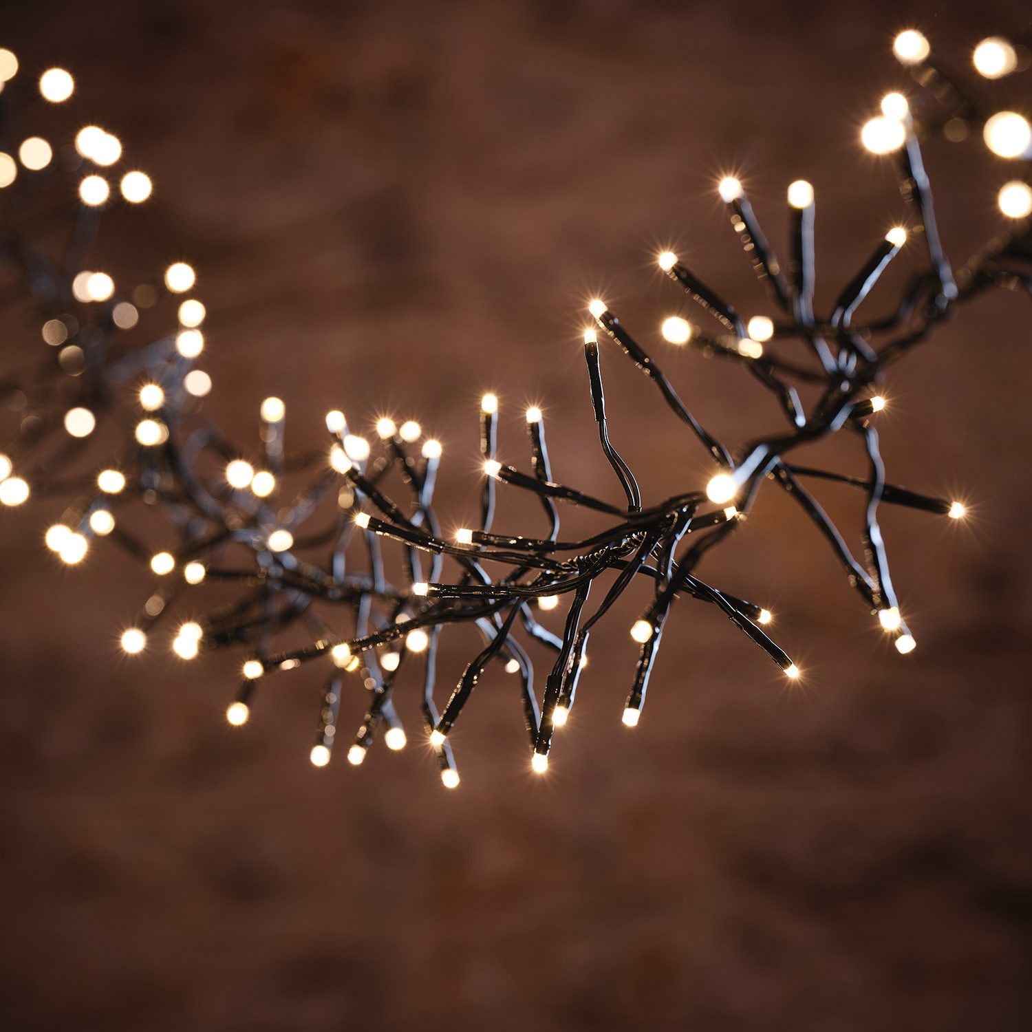 Lights4fun LED-Lichterkette Lichterkette Cluster 7 m 720 LED warmweiß schwarzes Kabel IP44