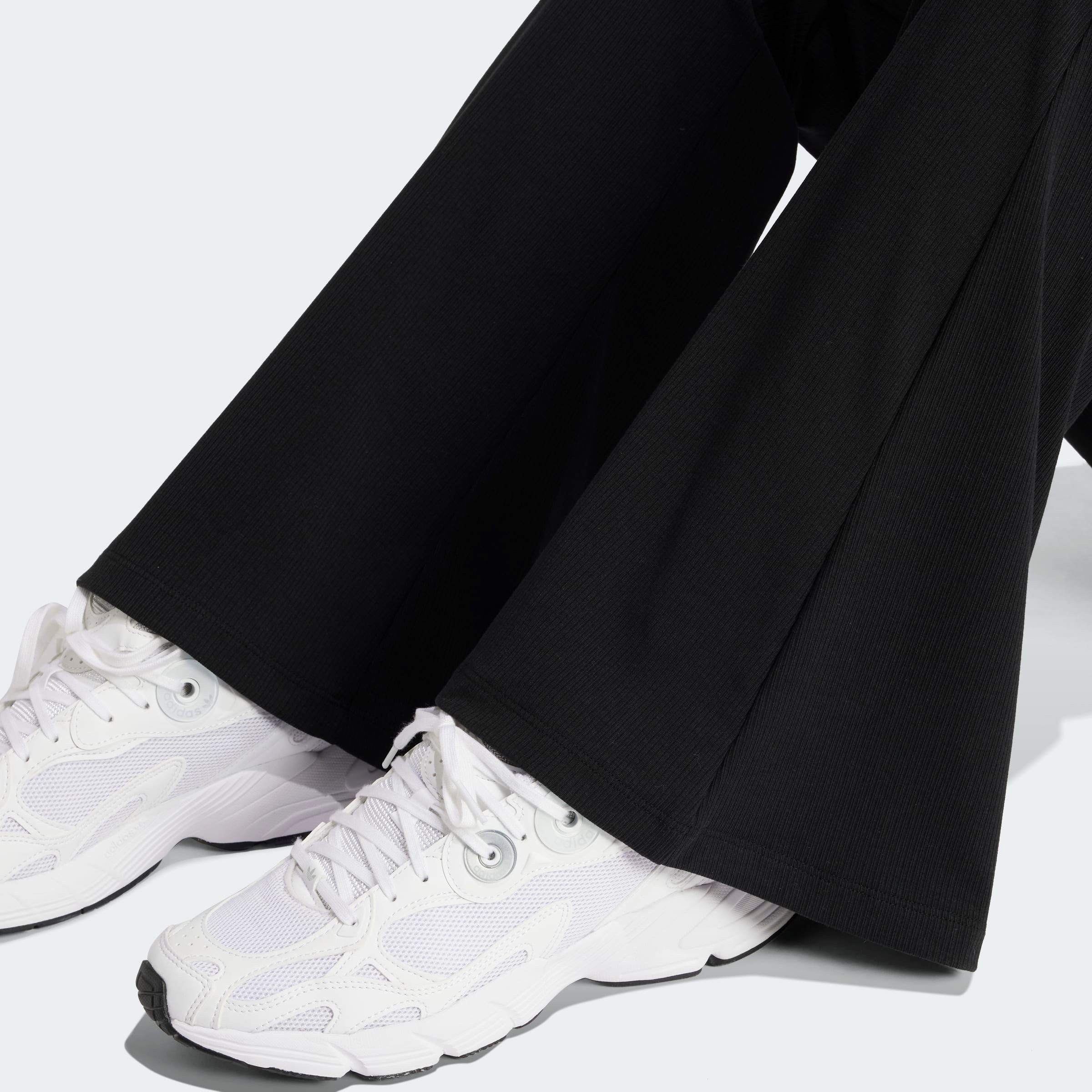 adidas Originals Leggings ESSENTIALS RIB FLARED mit ausgestelltem Bein, in Ripp-Optik, eng anliegende Passform – Bild 5 von 5