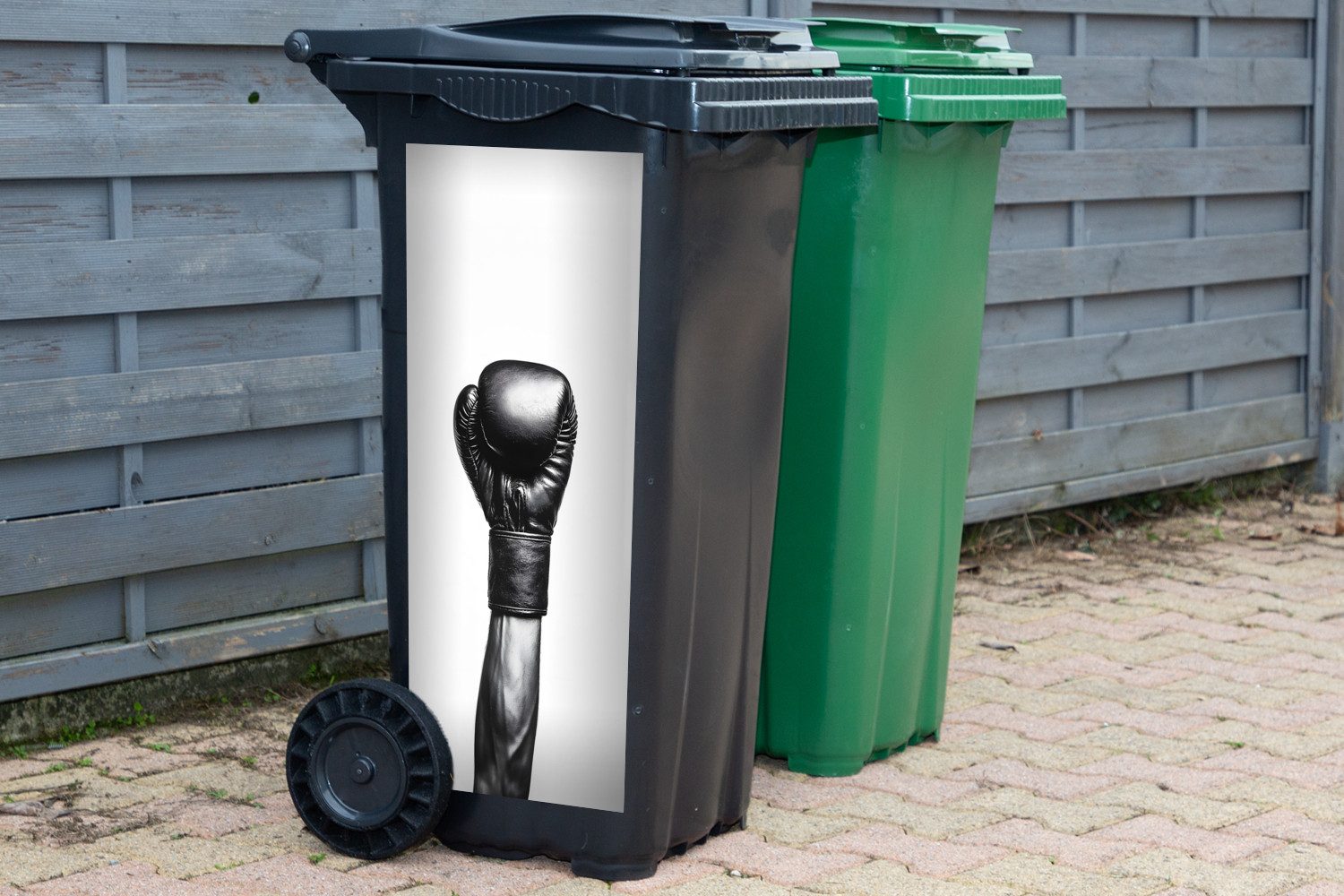 MuchoWow Wandsticker Boxhandschuh - Schwarz - Hand (1 St), Mülltonnen-Aufkleber, Mülleimer, Mülltonne, Sticker, 38x80 cm