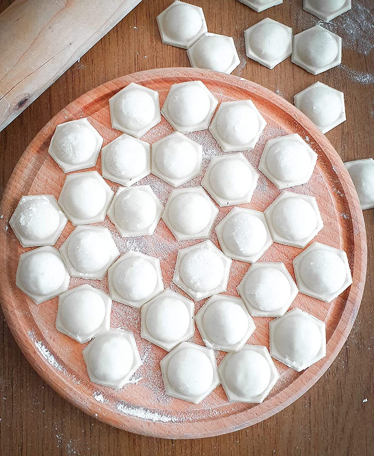 4BIG.fun Backform Teigform Teigtaschen Pelmeni Ravioli 37 Zellen, (Pelmenniza Maultaschen)