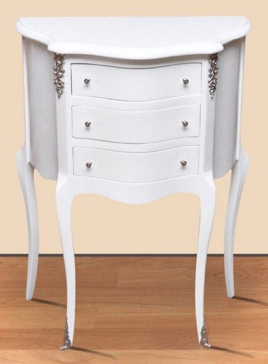 Casa Padrino Beistelltisch Barock Nachtkommode Weiß / Silber - Massivholz Nachttisch - Beistelltisch mit 3 Schubladen - Handgefertigte Barock Möbel