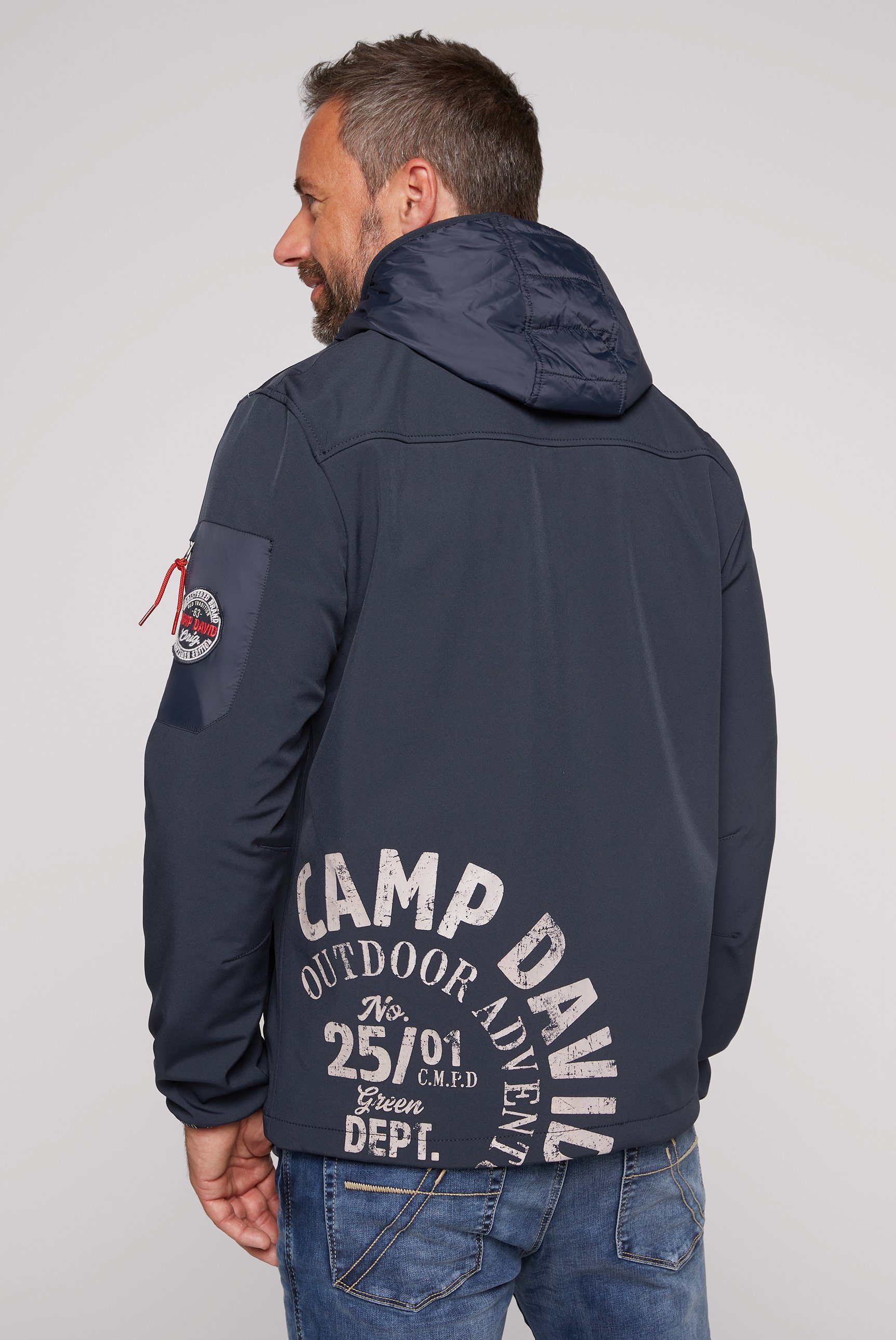 CAMP DAVID Softshelljacke mit Logo-Applikationen und dark vorne hinten teal