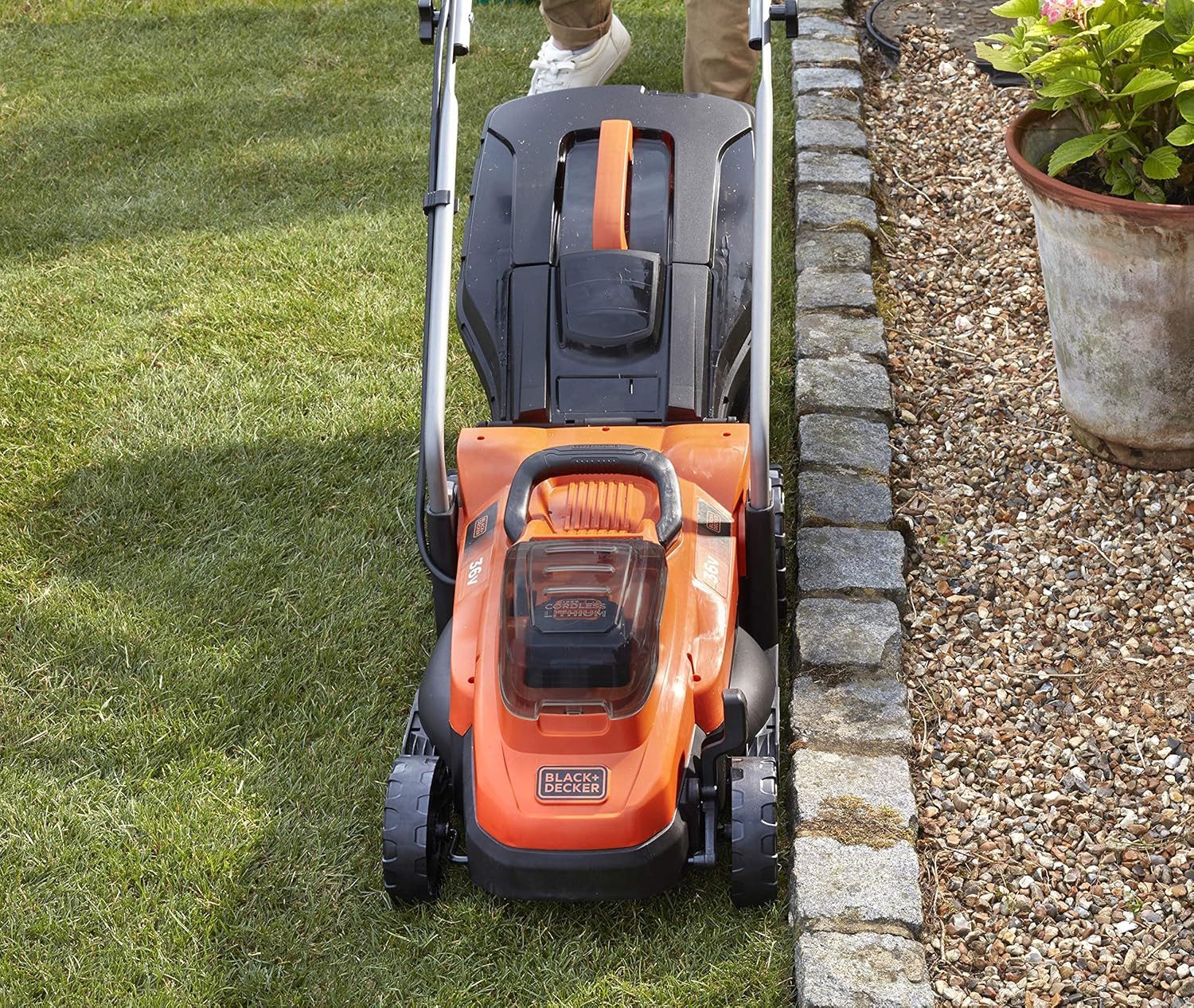 Black + Decker Akkurasenmäher Akku-Rasenmäher BCMW3336L2 (36V, 2.5Ah, 33 cm Schnittbreite)