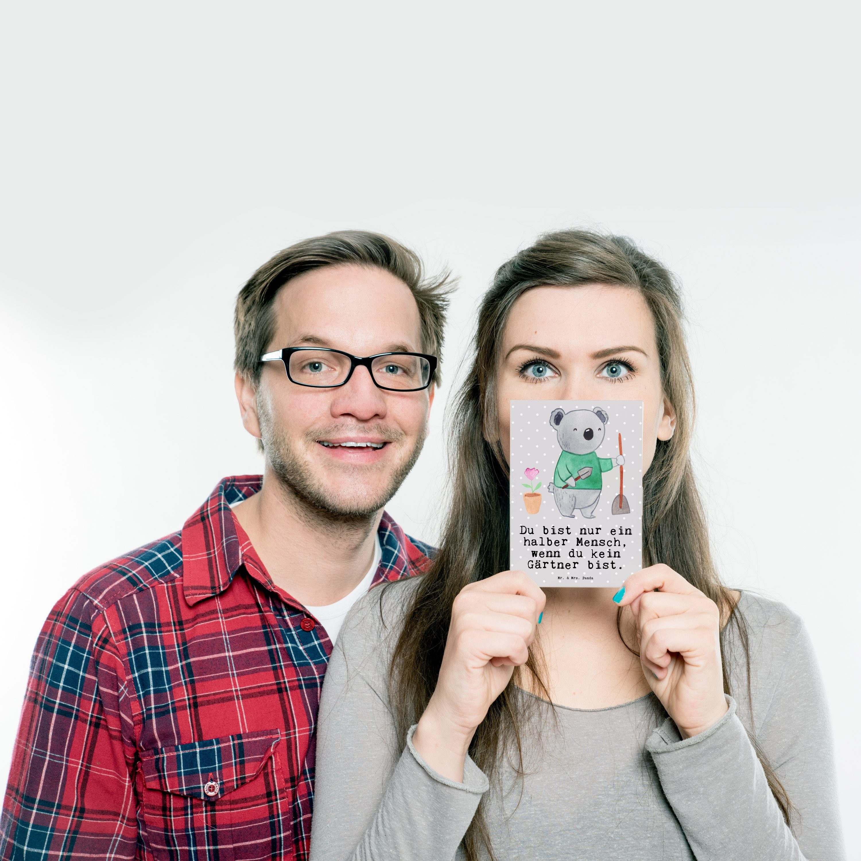 Mr. & Mrs. Panda Postkarte Gärtner mit Herz Grau Pastell Geschenk