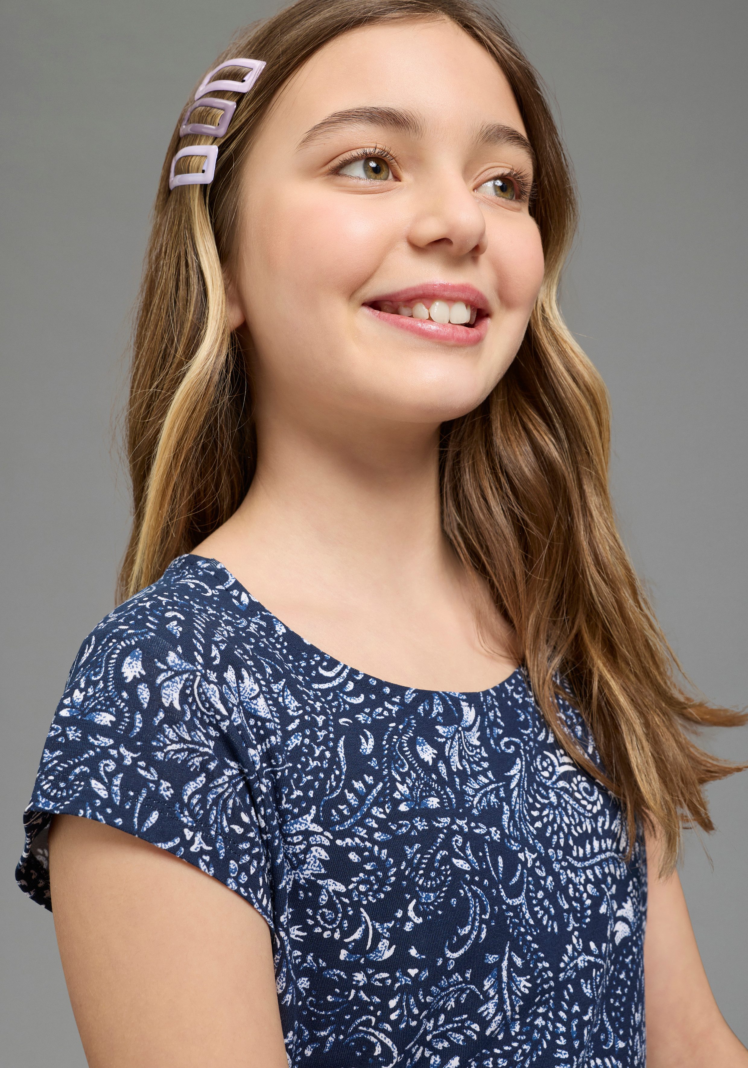 KIDSWORLD Jerseykleid Viskose-Kleid mit Paisley Allover Viskosekleid für Mädchen, mit modischem Druck, bequeme Passform – Bild 4 von 5