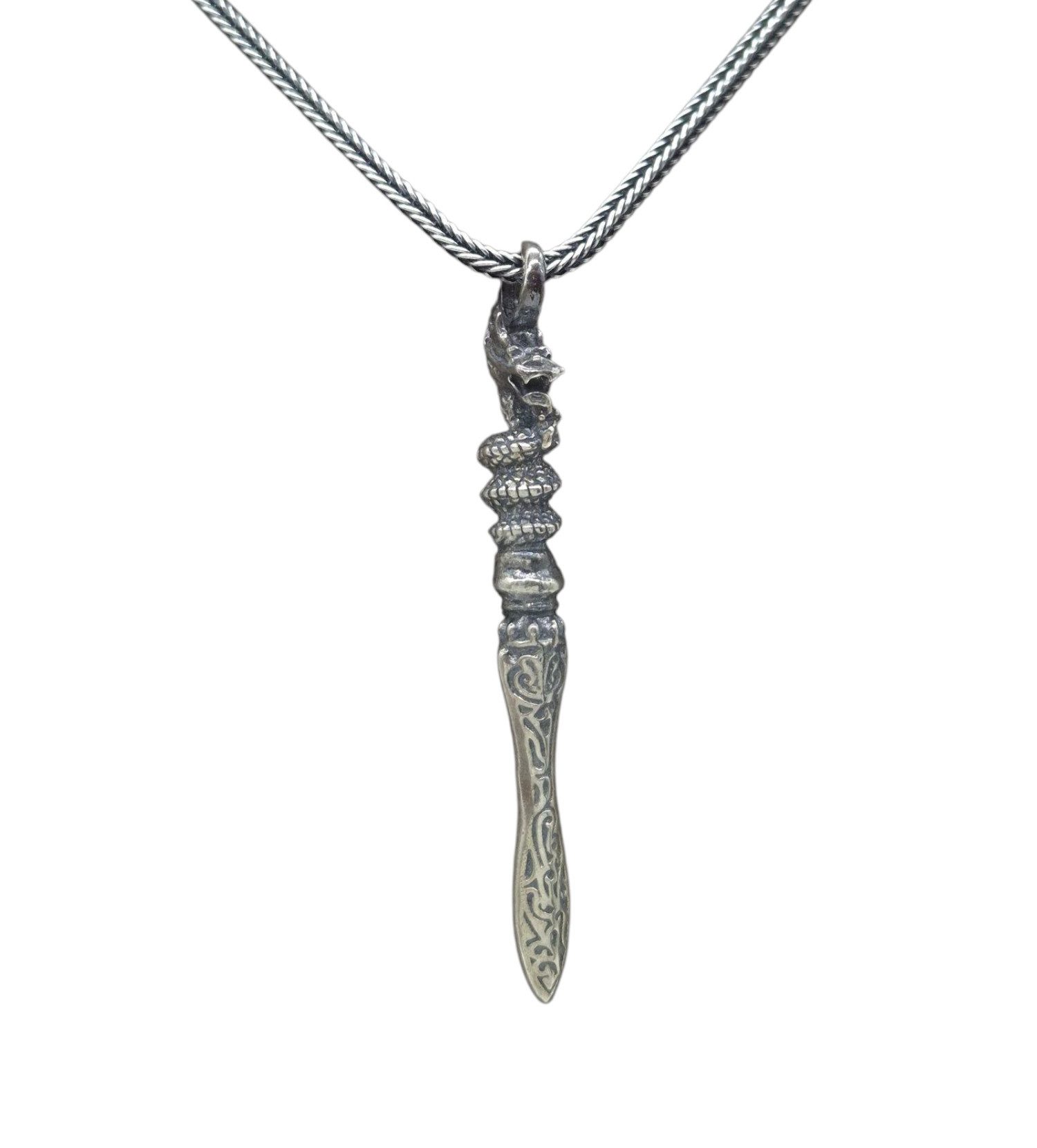 Kette mit Anhänger Silber Drache Drachenstab mit Silber Fuchsschwanz Kette