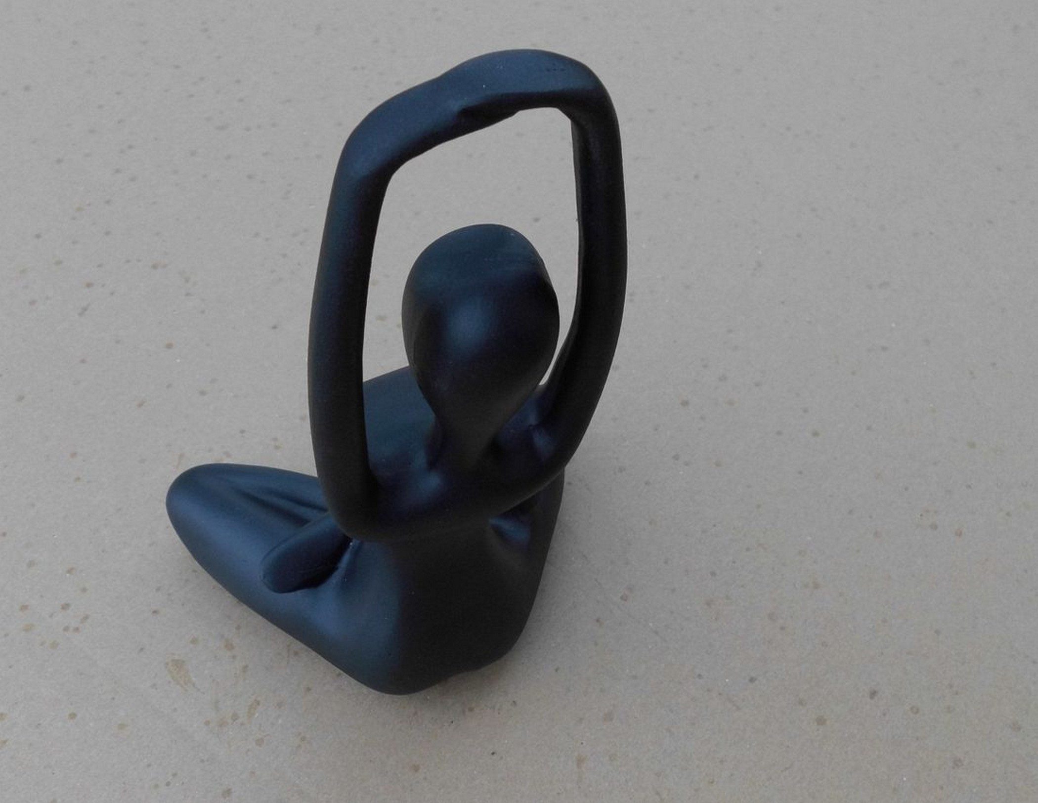 Deko-Impression Dekofigur Statue Skulptur Yoga Frau sitzend Arme oben Fengshui (1 St)