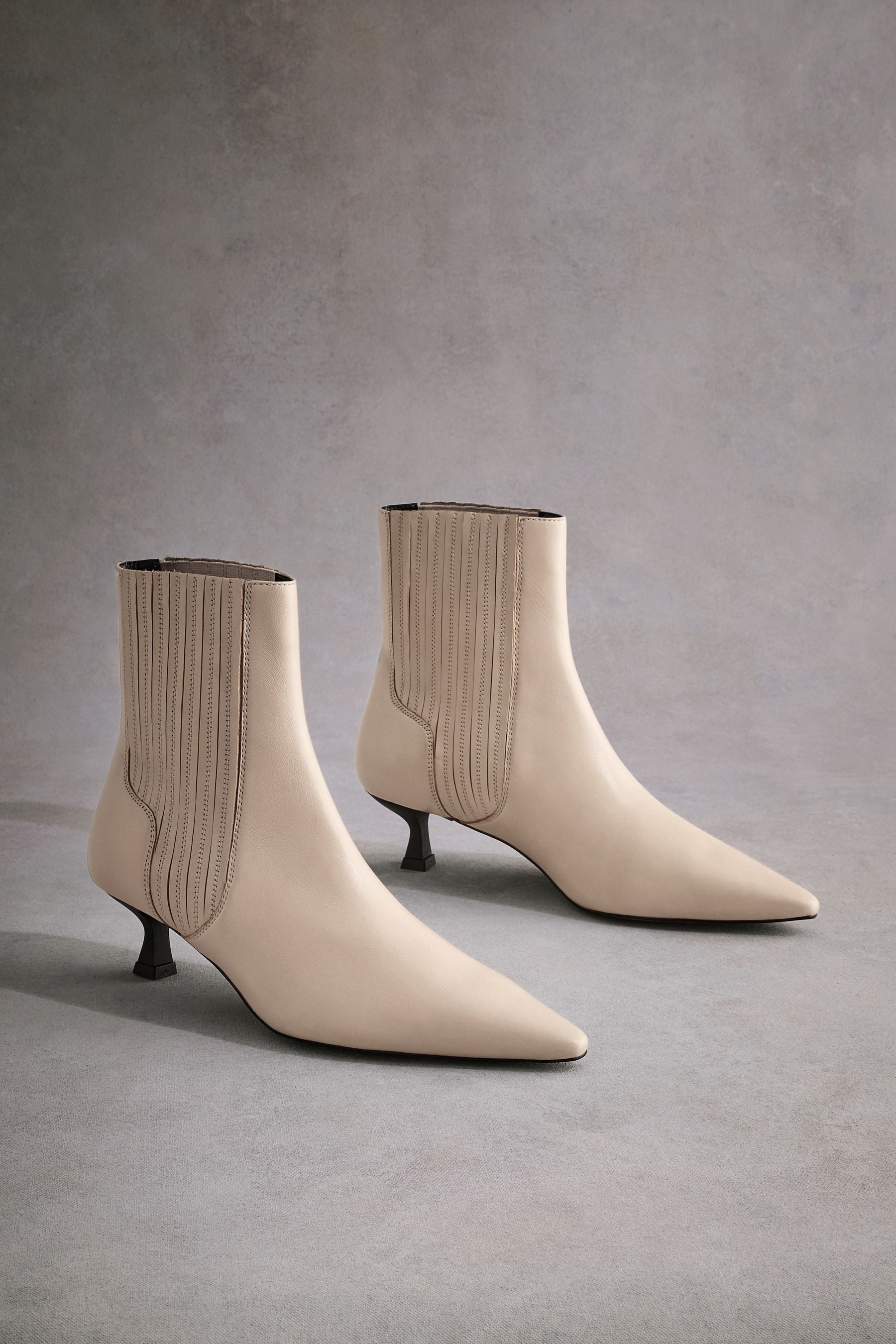 Next Elvina Stiefeletten mit Kitten-Heel-Absatz Stiefelette günstig online kaufen