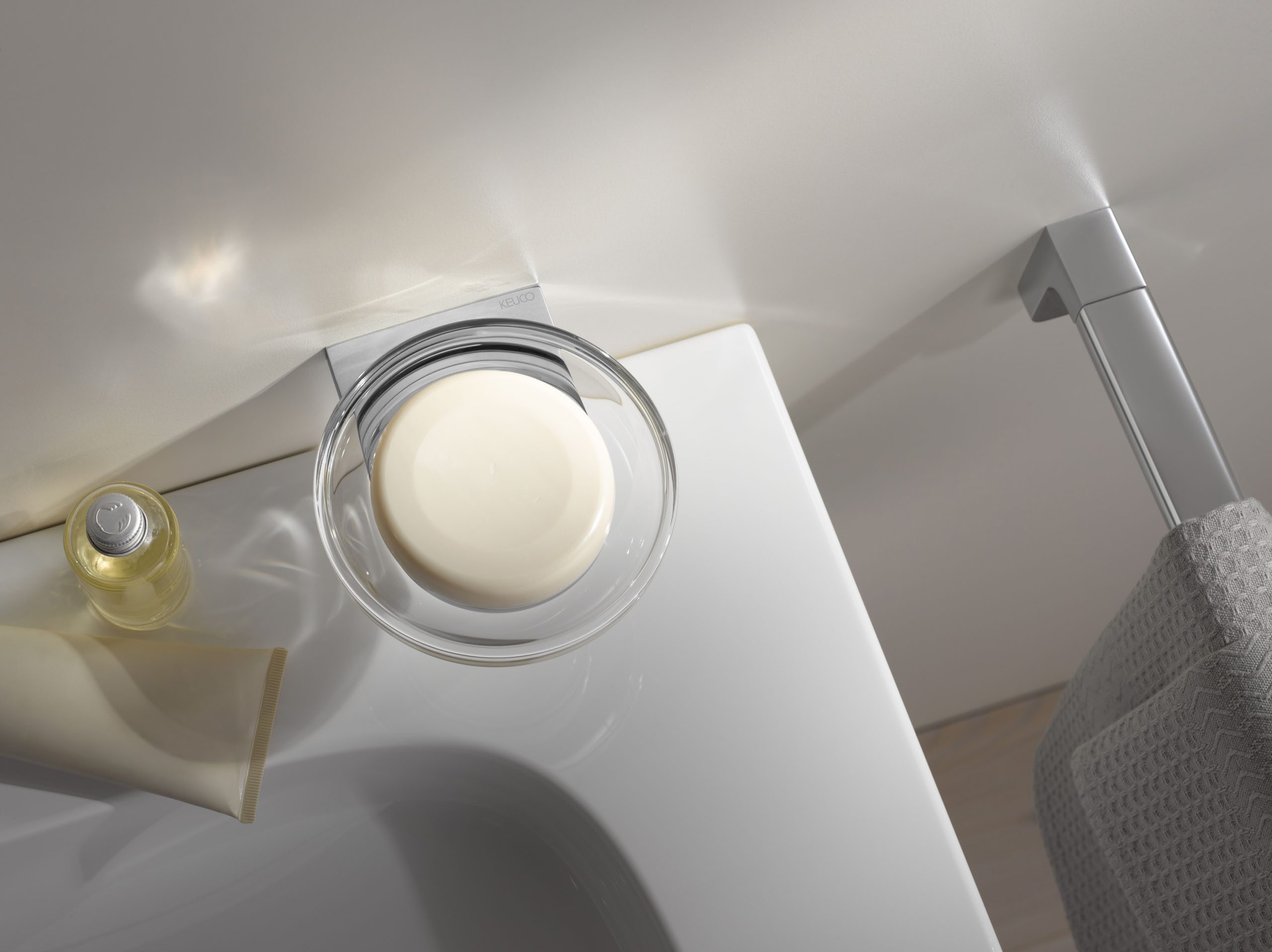 Keuco Seifenablage Moll, Breite: 4.80 cm, Metall verchromt, mit Kristallglasschale, Made in Germany, Wandmontage