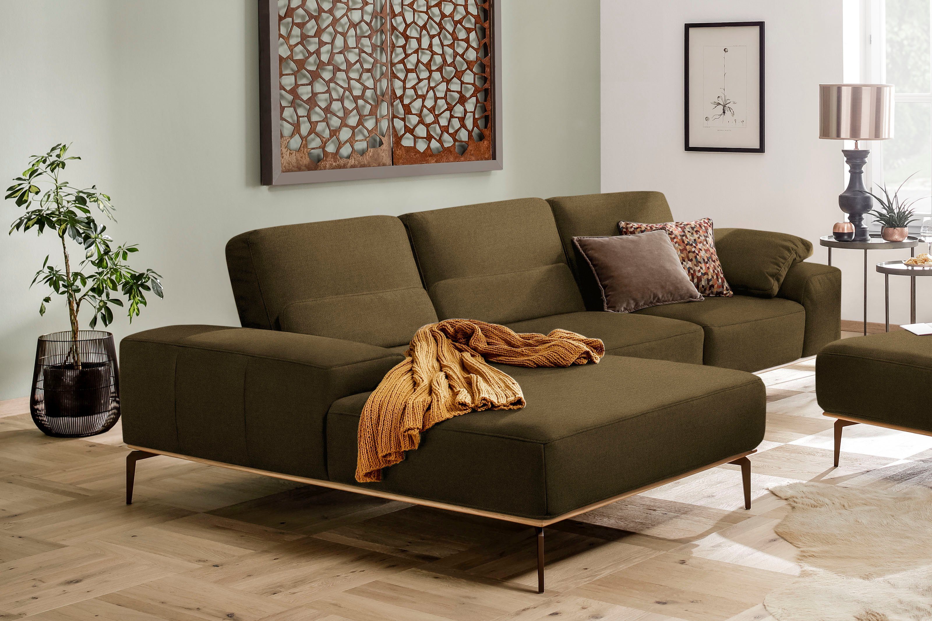 W.SCHILLIG Ecksofa run, Designsofa mit tollem Sitzkomfort, bequem, L-Form, mit Holzsockel, Füße in Bronze pulverbeschichtet, Breite 319 cm