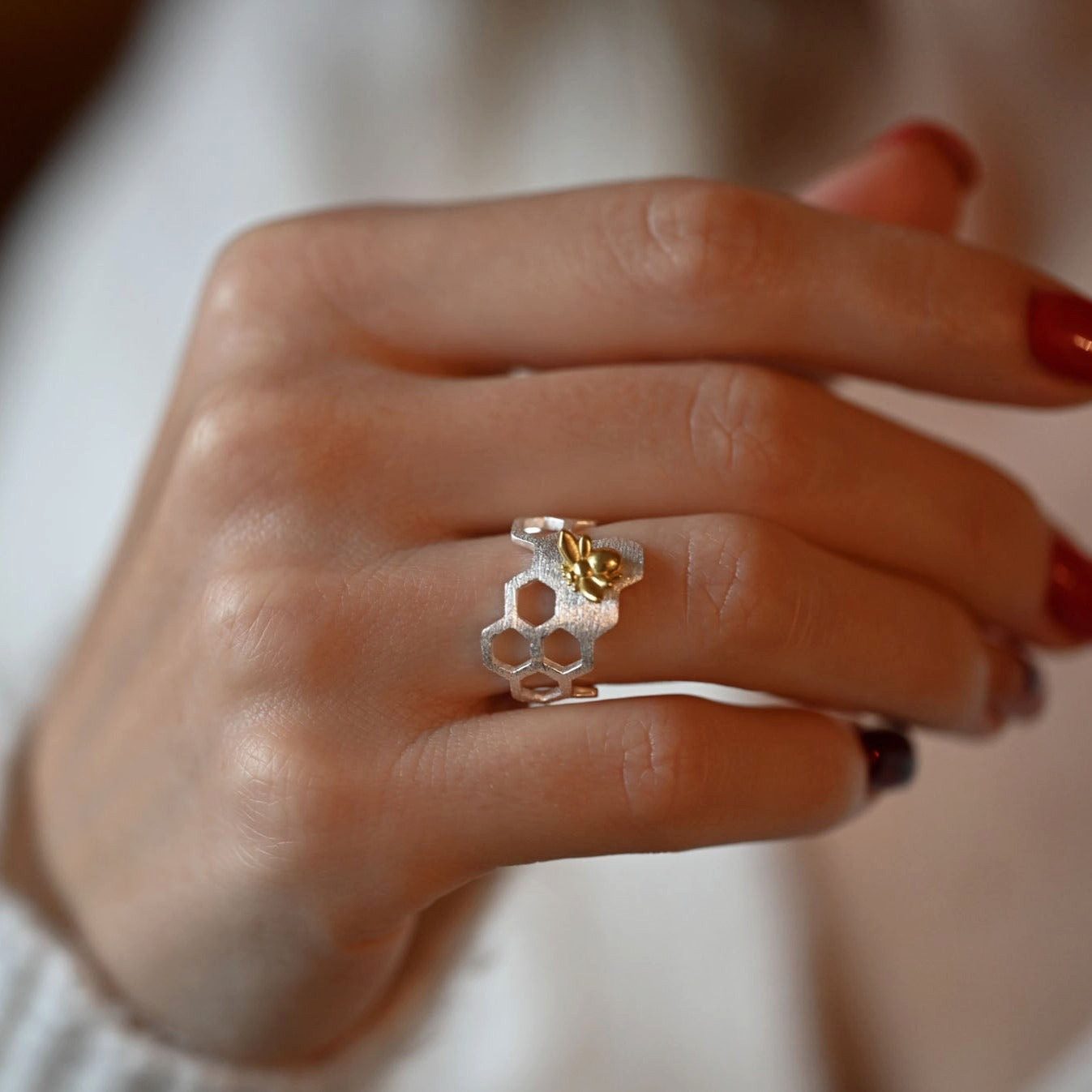 Runde Perlé Silberring "Fleißige Biene", handgefertigter verstellbarer Ring günstig online kaufen