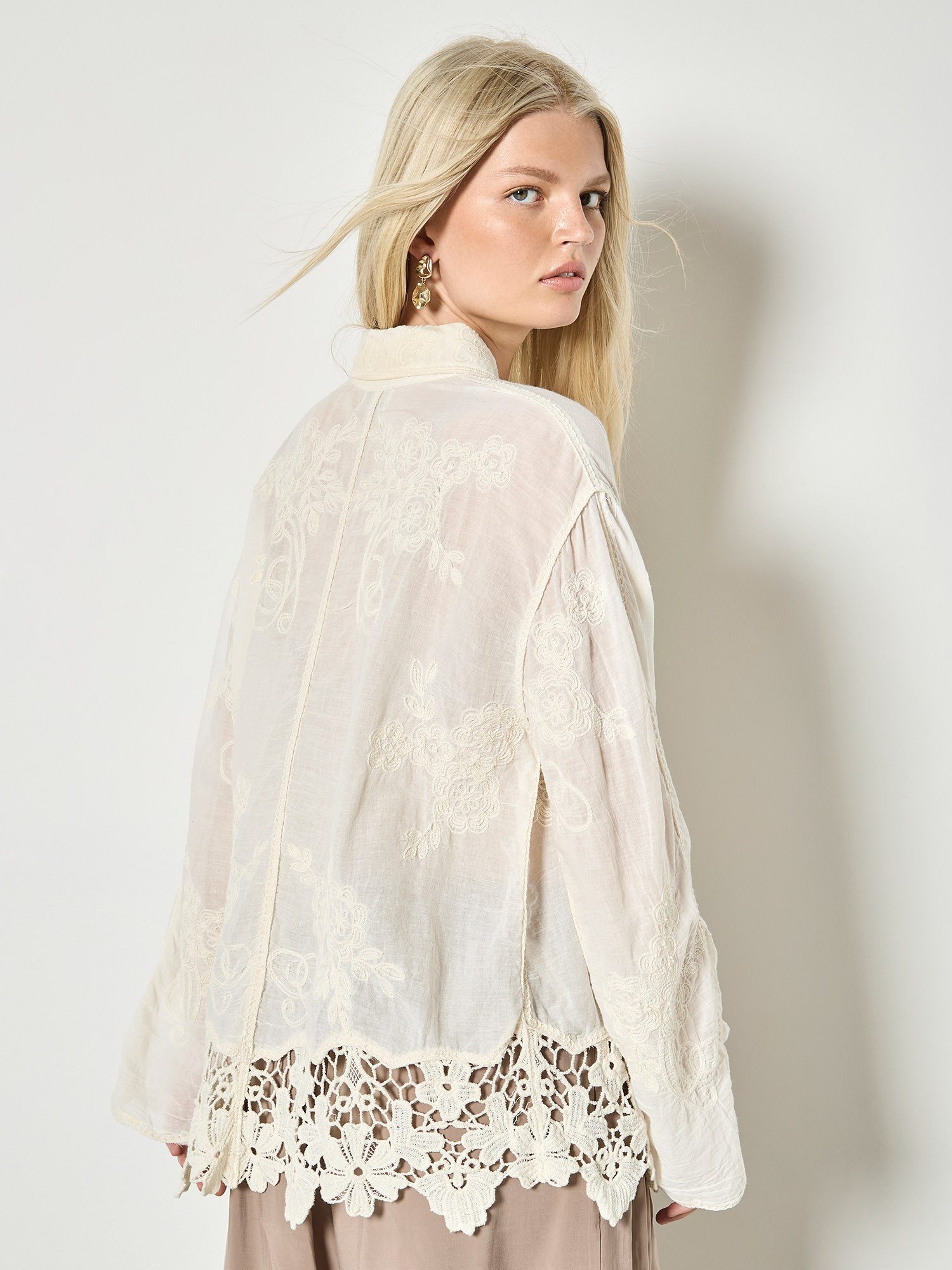 Apricot Spitzenbluse Oversize-Hemd aus Mesh mit Stickerei – Bild 3 von 5
