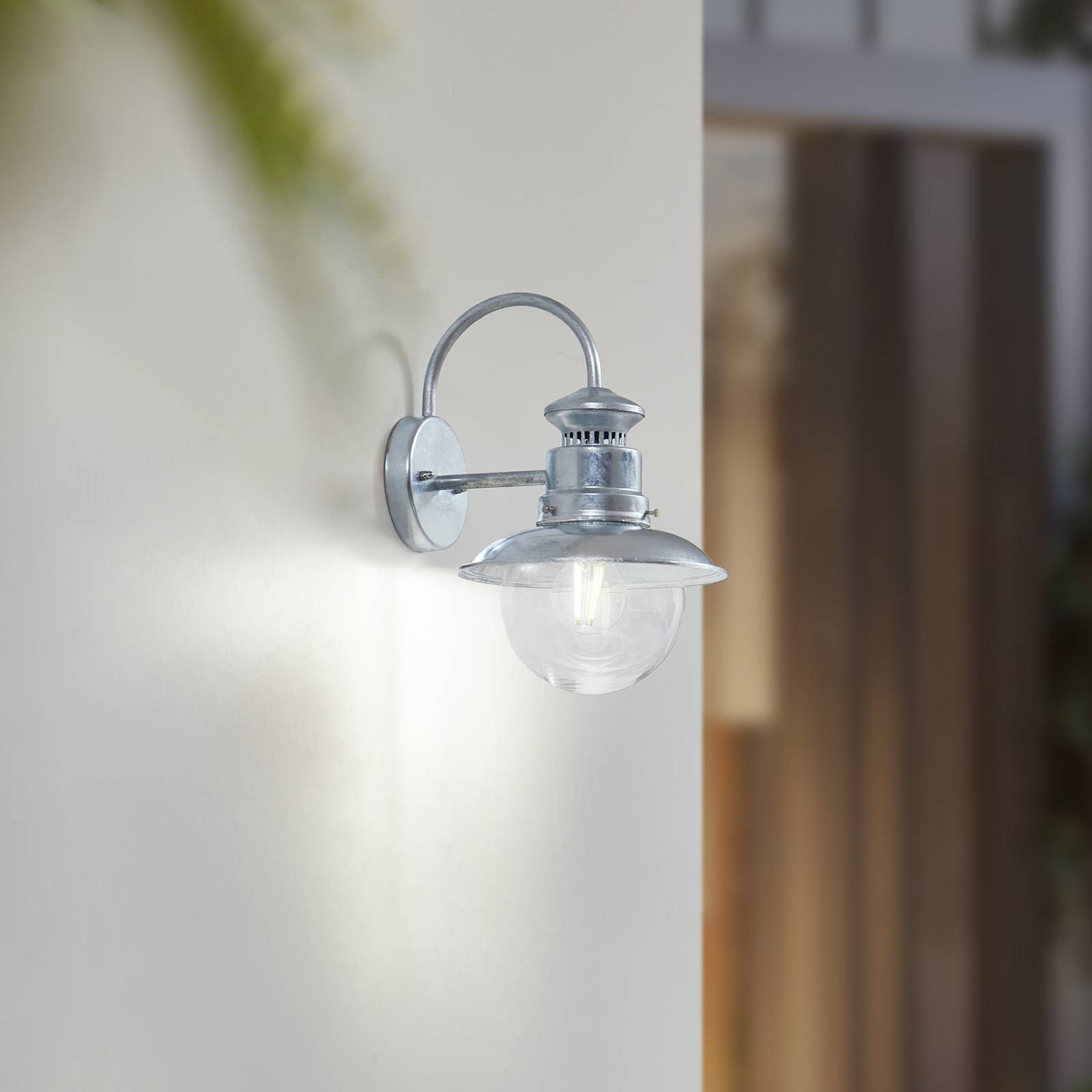 Lindby Außen-Wandleuchte Celinor, Metall, Chrom IP44, 1 x 15 W LED