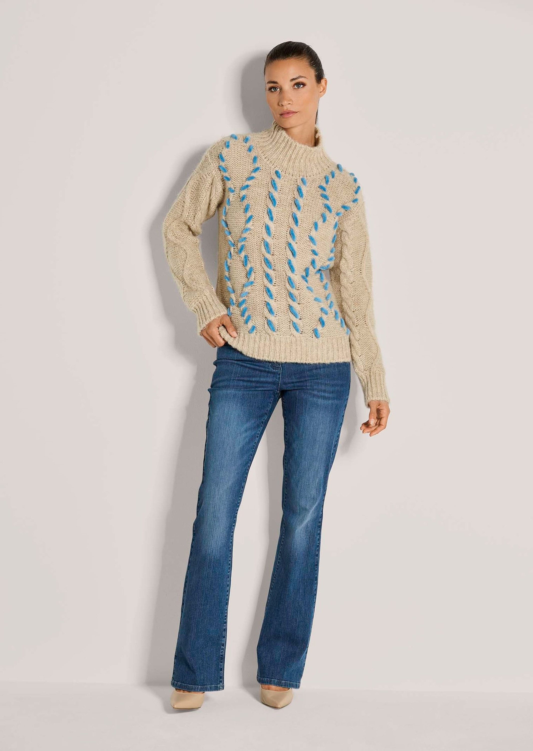 MADELEINE Strickpullover Modischer Grobstrickpullover mit Folklore-Elementen Winterpullover mit Zopf- und Rhomben Muster, Stehkragen und Langarm