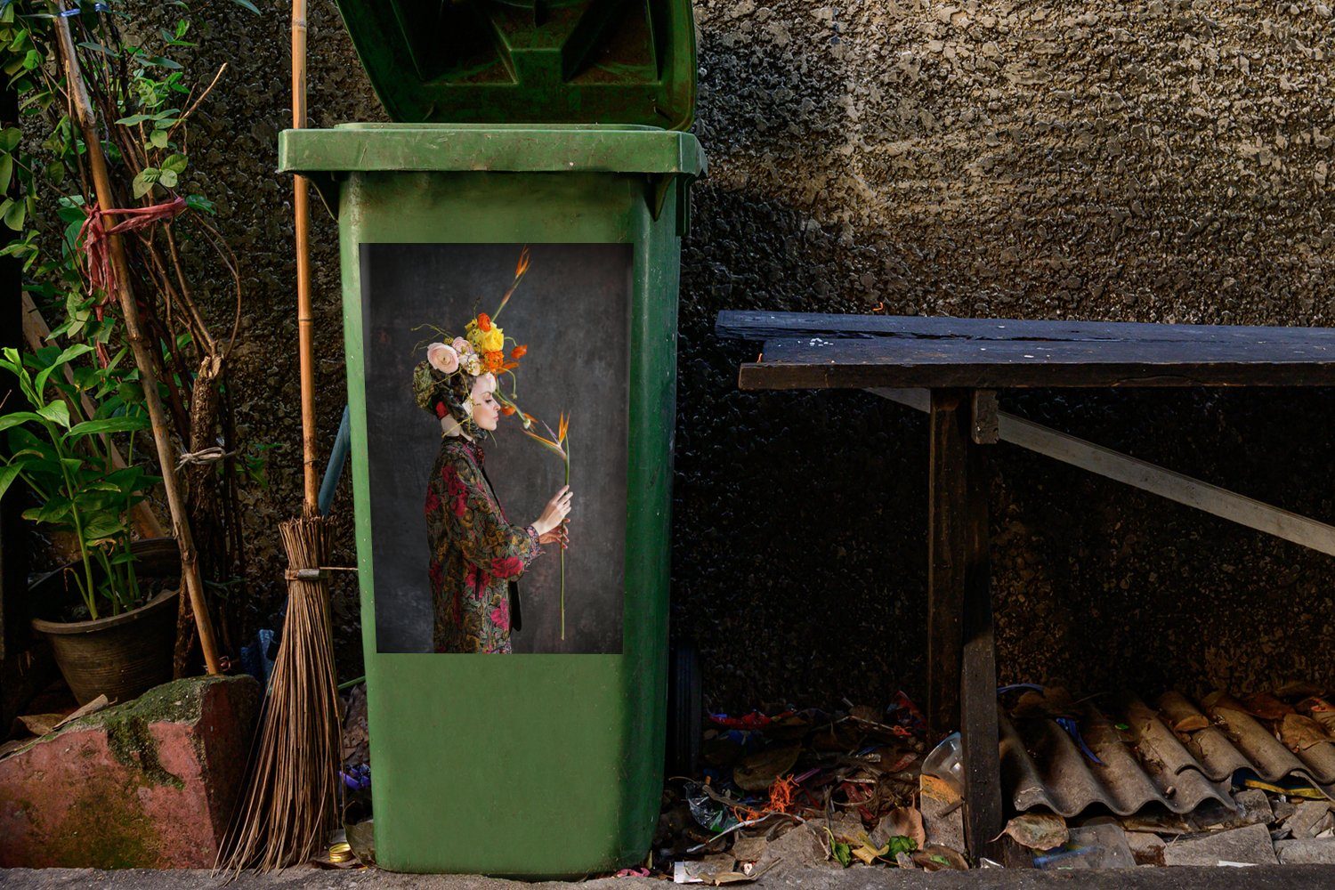 MuchoWow Blumen Frau St), (1 - Mülltonne, - Kranz Container, Sticker, Wandsticker Abfalbehälter Mülleimer-aufkleber,