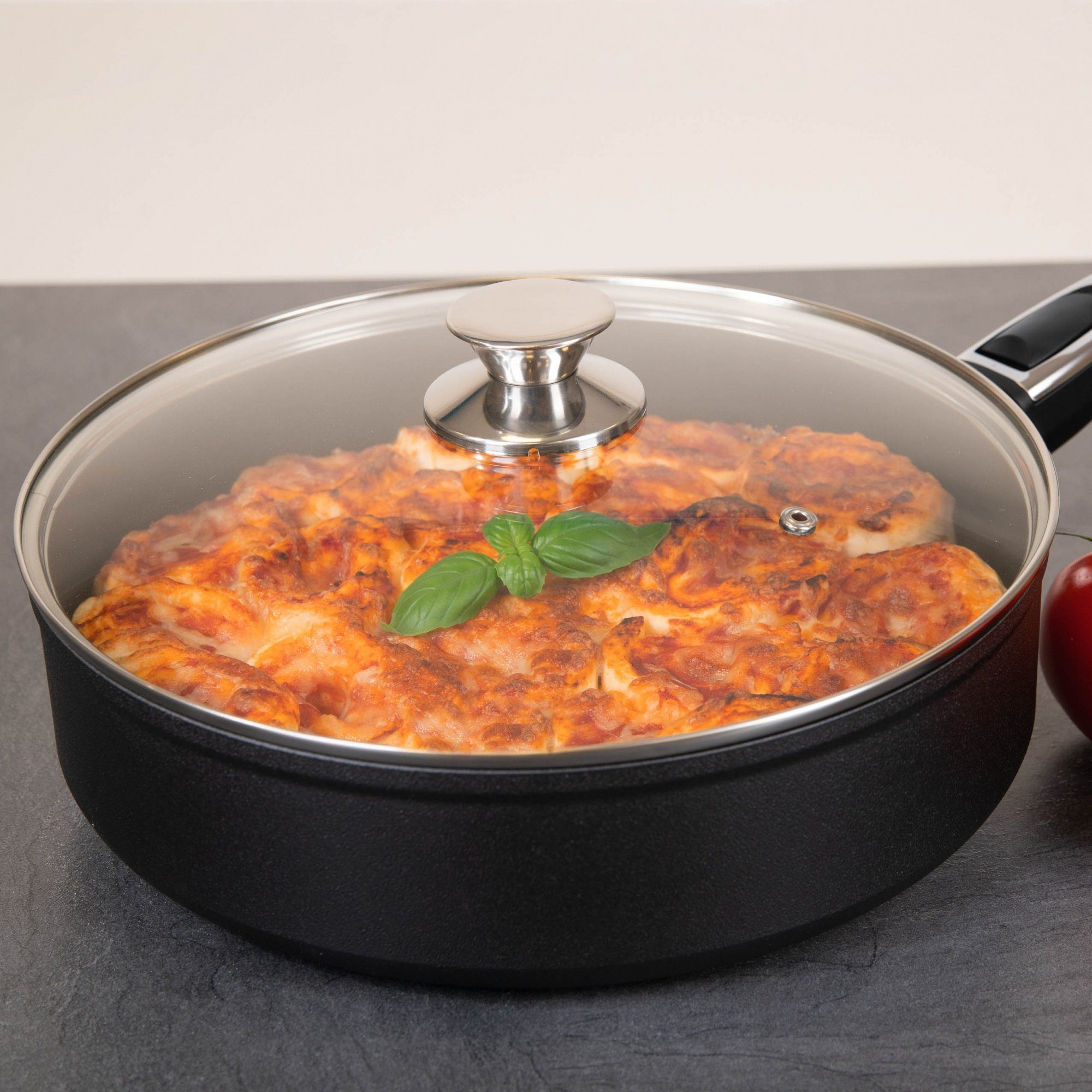 Genius Bratpfanne Cerafit Plasma Schmorpfanne 28 cm, Aluminium, Glas, Bakelit (1 x Schmor-Pfanne mit abnehmbarem Griff (28 cm) 1 x Design-Glasdeckel)