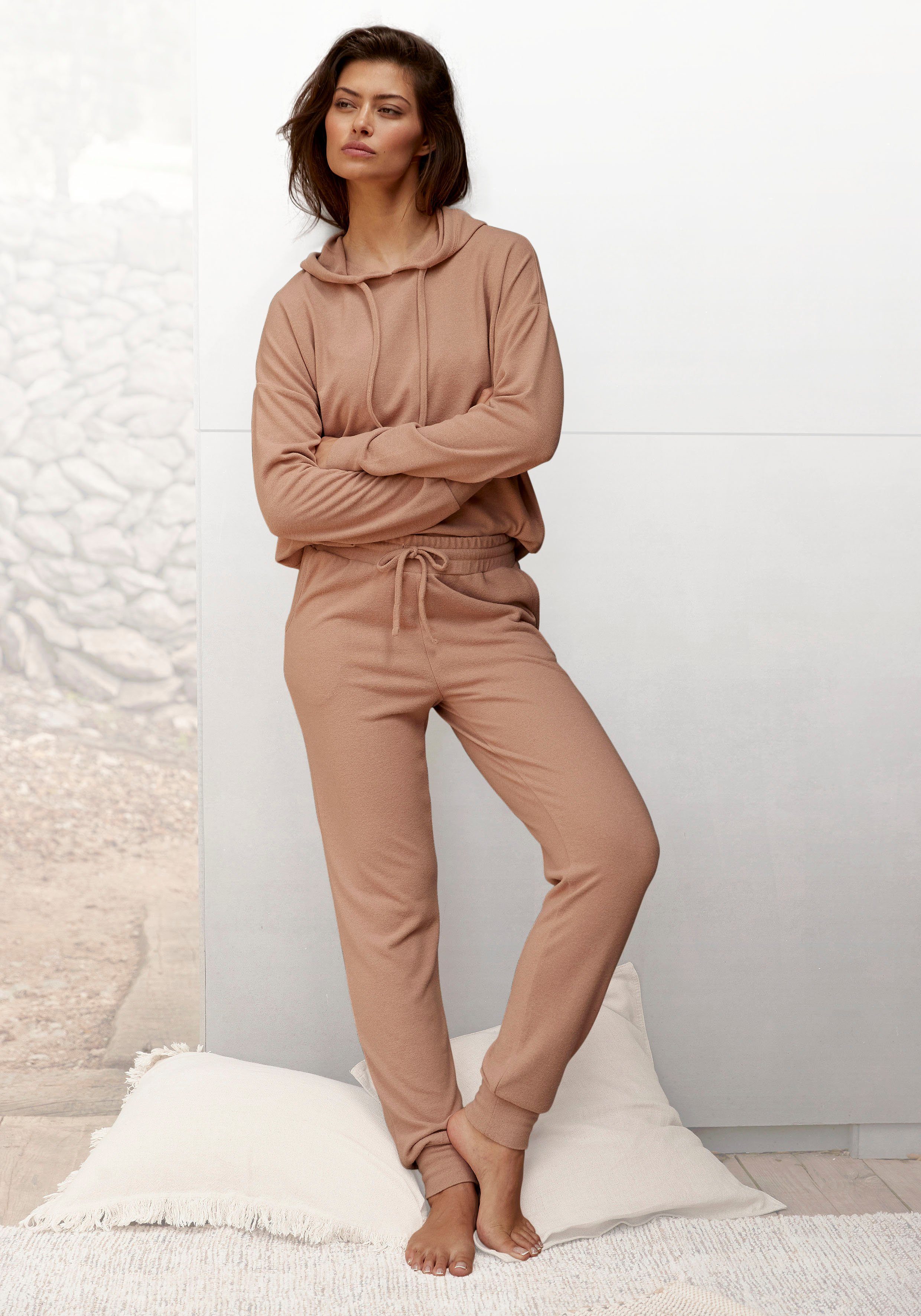 Loungeanzug taupe LASCANA Loungehose