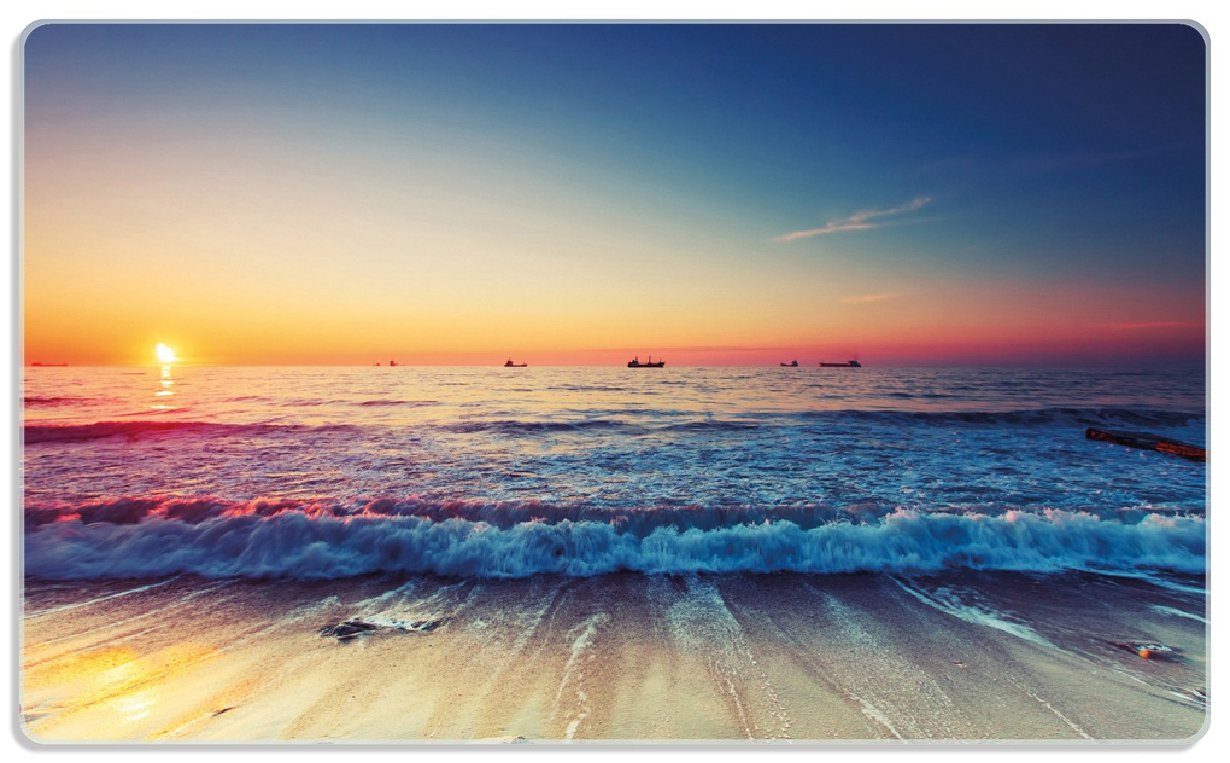 Wallario Frühstücksbrett Sonnenuntergang am Meer mit Wellen am Strand, ESG-Sicherheitsglas, (inkl. rutschfester Gummifüße 4mm, 1-St), 14x23cm