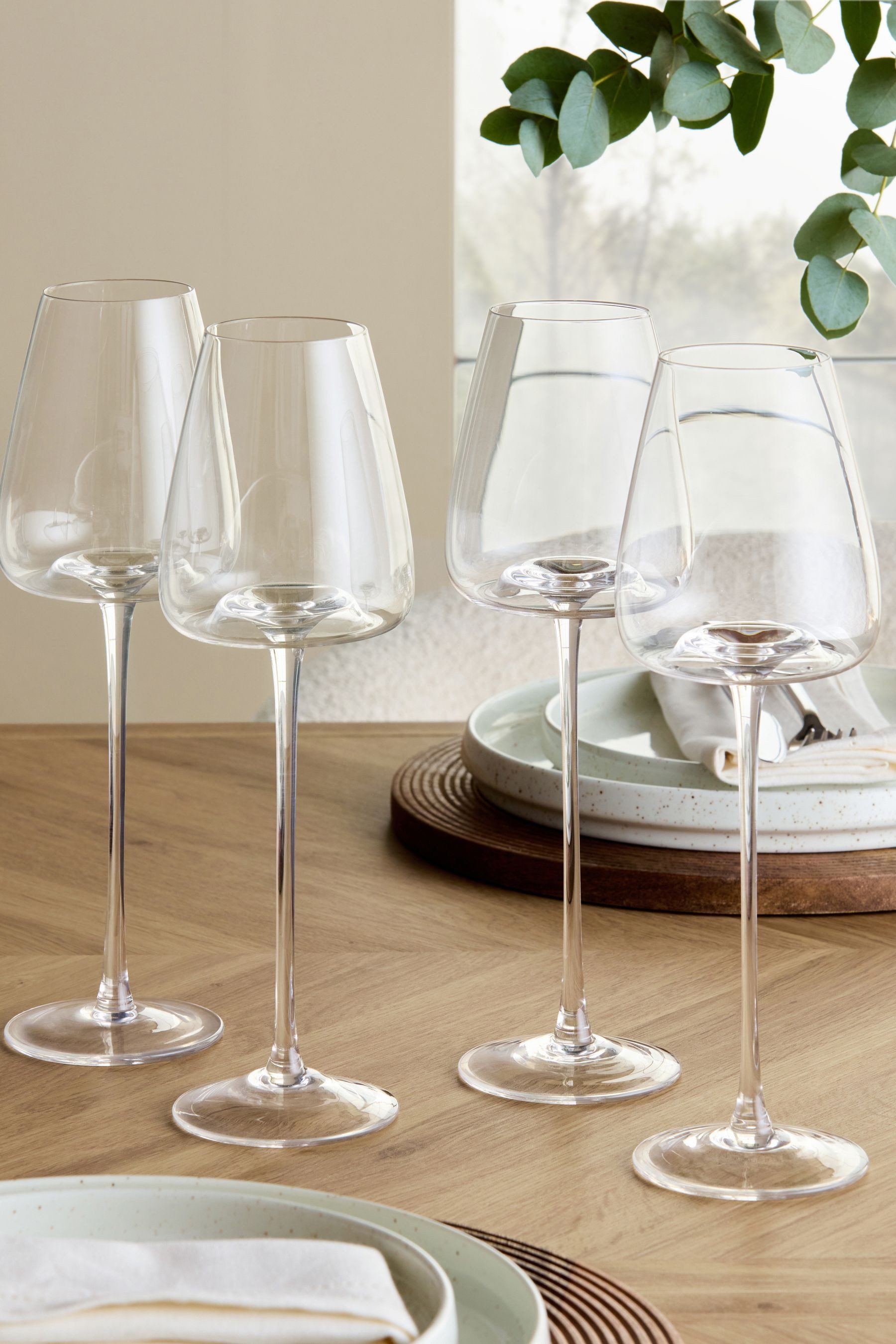 Next Weinglas 4er-Set trichterförmige Weingläser, 4-tlg., Glas, Design mit aktuellem Style aus England