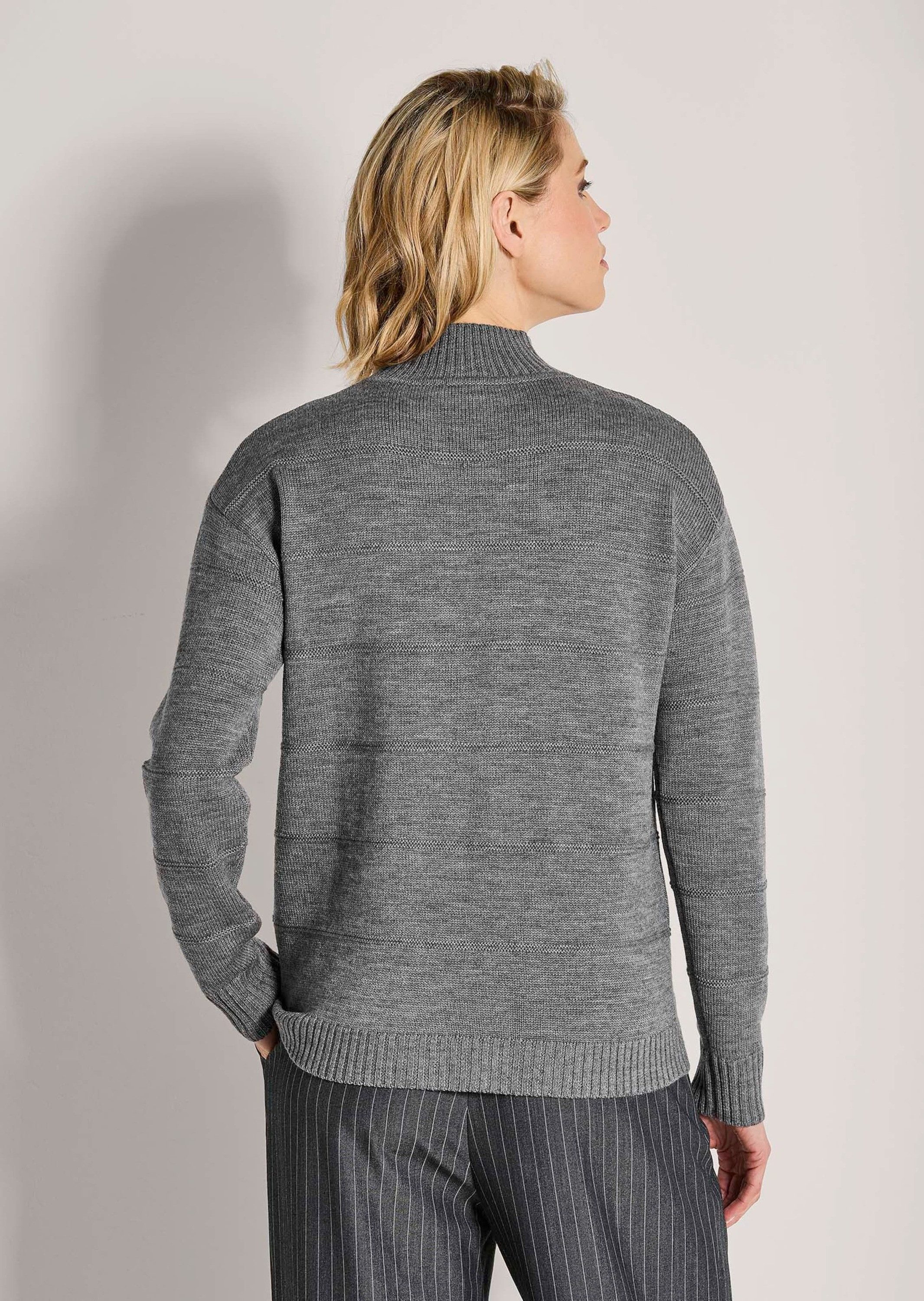 MADELEINE Strickpullover Eleganter Wollpullover mit Querstruktur Strukturpullover mit Stehkragen und Langarm