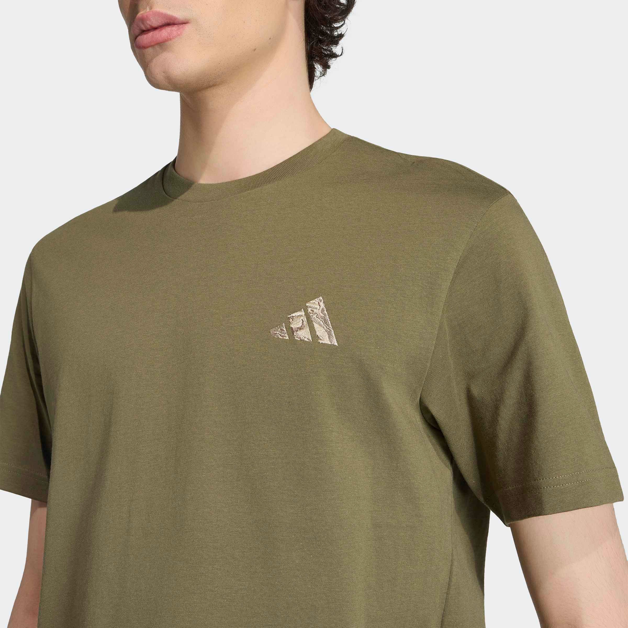adidas Sportswear T-Shirt CAMO GRAFIK, KLEINE LOGOSTICKEREI
