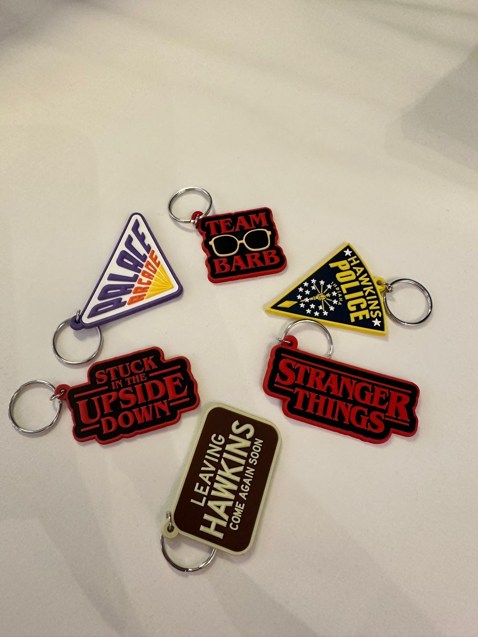 PYRAMID Schlüsselanhänger Schlüsselanhänger 6cm Kinder Anhänger keychain Stranger Things Palace, Arcade. Stranger Things Anhänger Horror Stadt