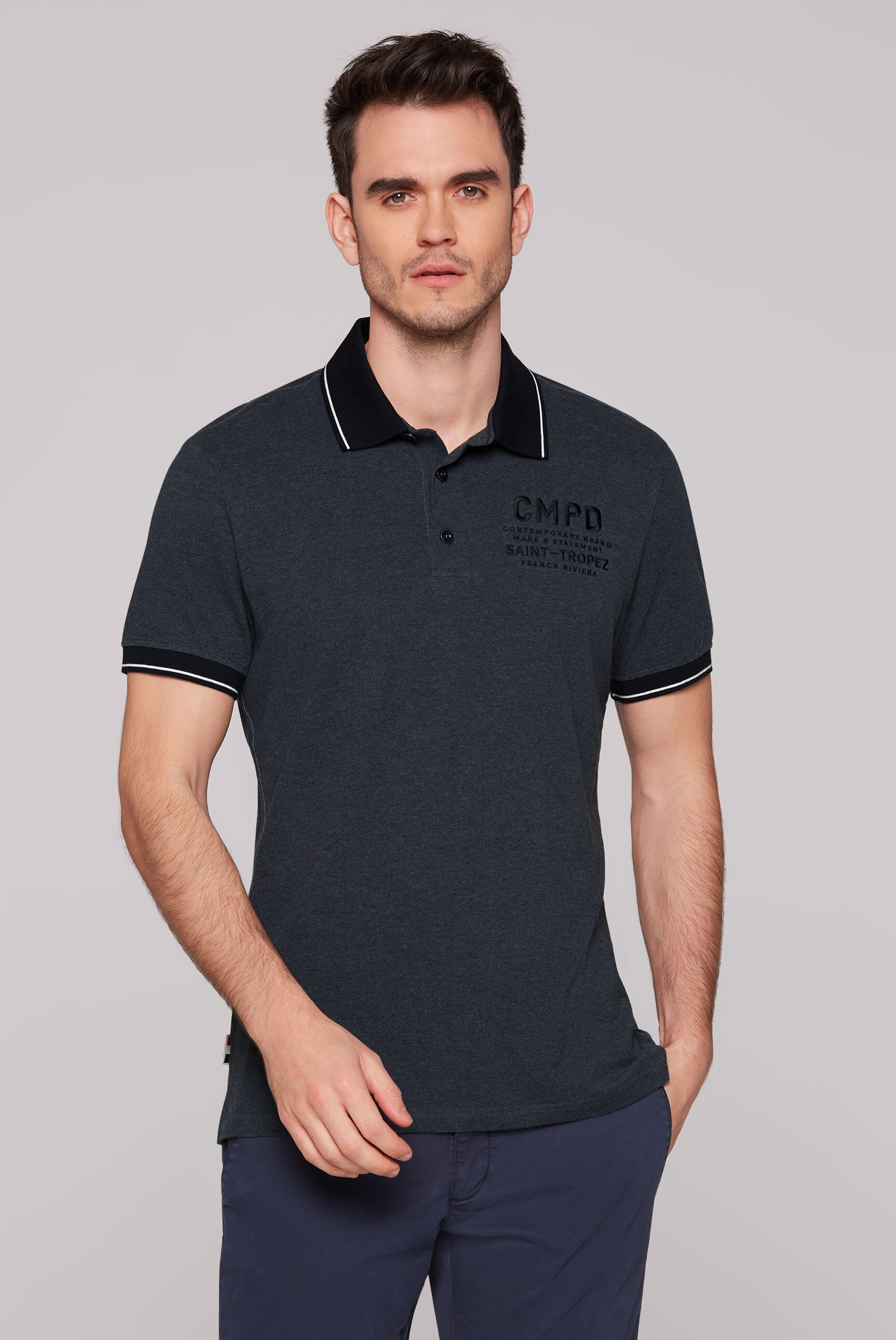 CMPD Poloshirt mit Seitenschlitze und längerer Rückenpartie
