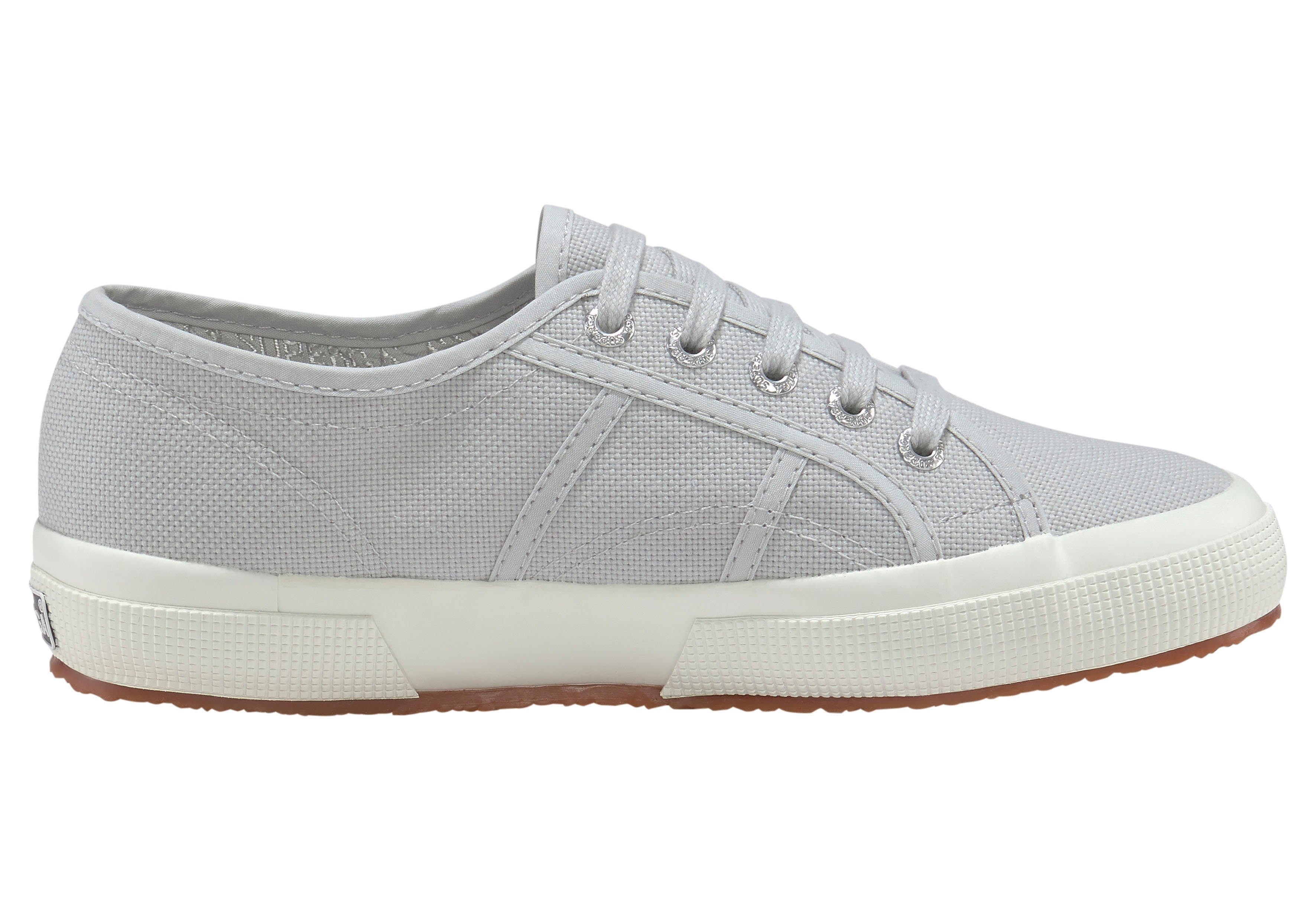Superga Cotu Classic Sneaker mit klassischem Canvas-Obermaterial