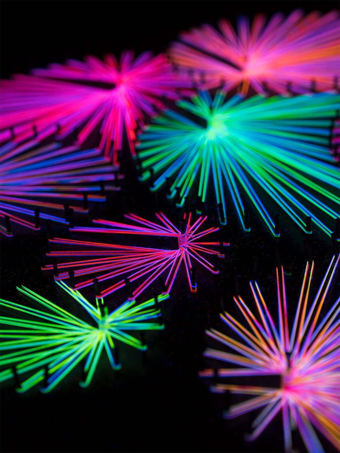 PSYWORK Dekoobjekt Schwarzlicht 2D "Firework", unter leuchtet Fadendeko UV-aktiv, StringArt 42cm, Schwarzlicht