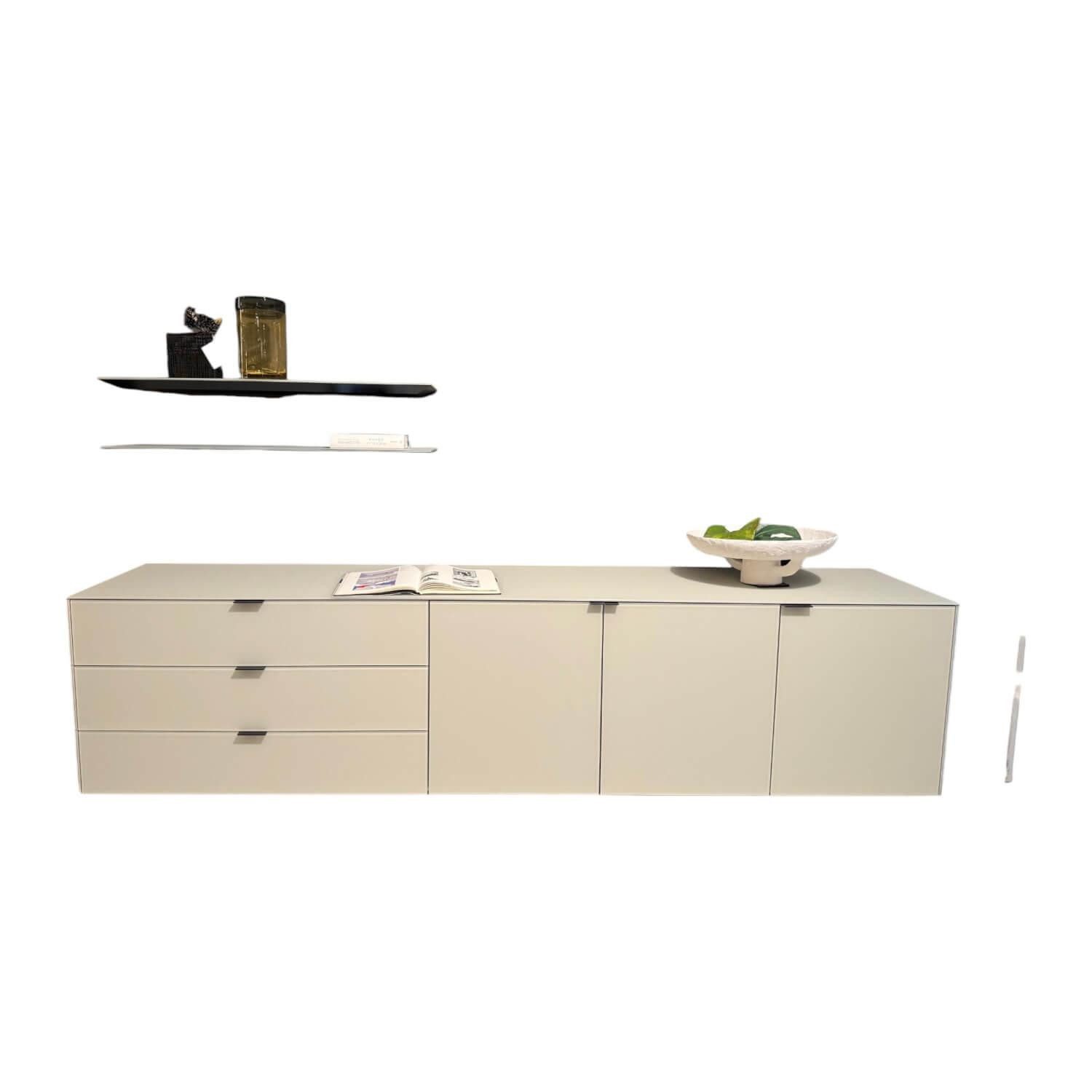 Kettnaker Sideboard Hänge-Sideboard Soma Glas Steingrau Matt mit 2 Wandborden