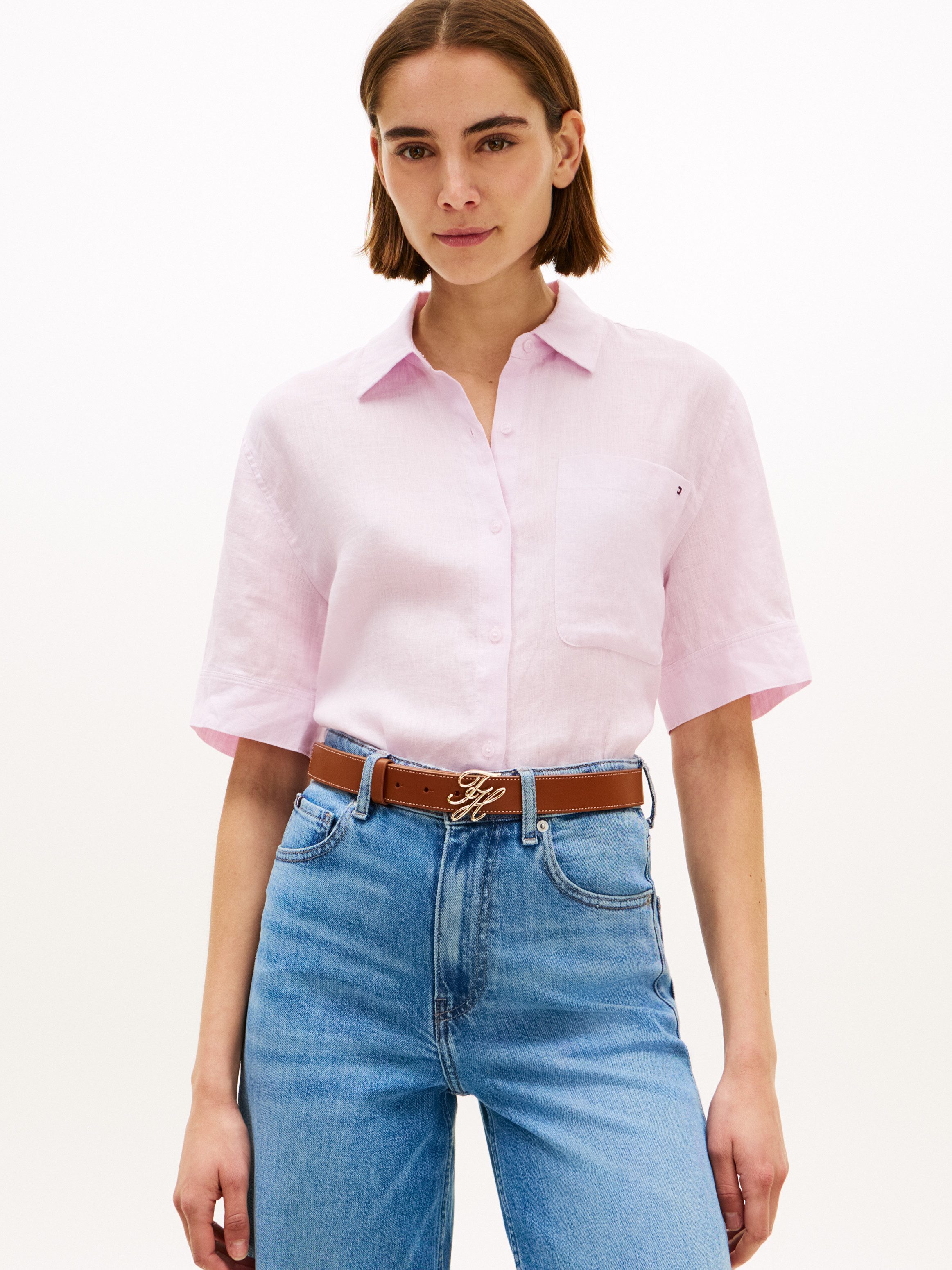 Tommy Hilfiger Kurzarmbluse ESS LINEN SHORT SLEEVE SHIRT mit aufgesetzter Brusttasche und Flag-Stickerei, reines Leinen