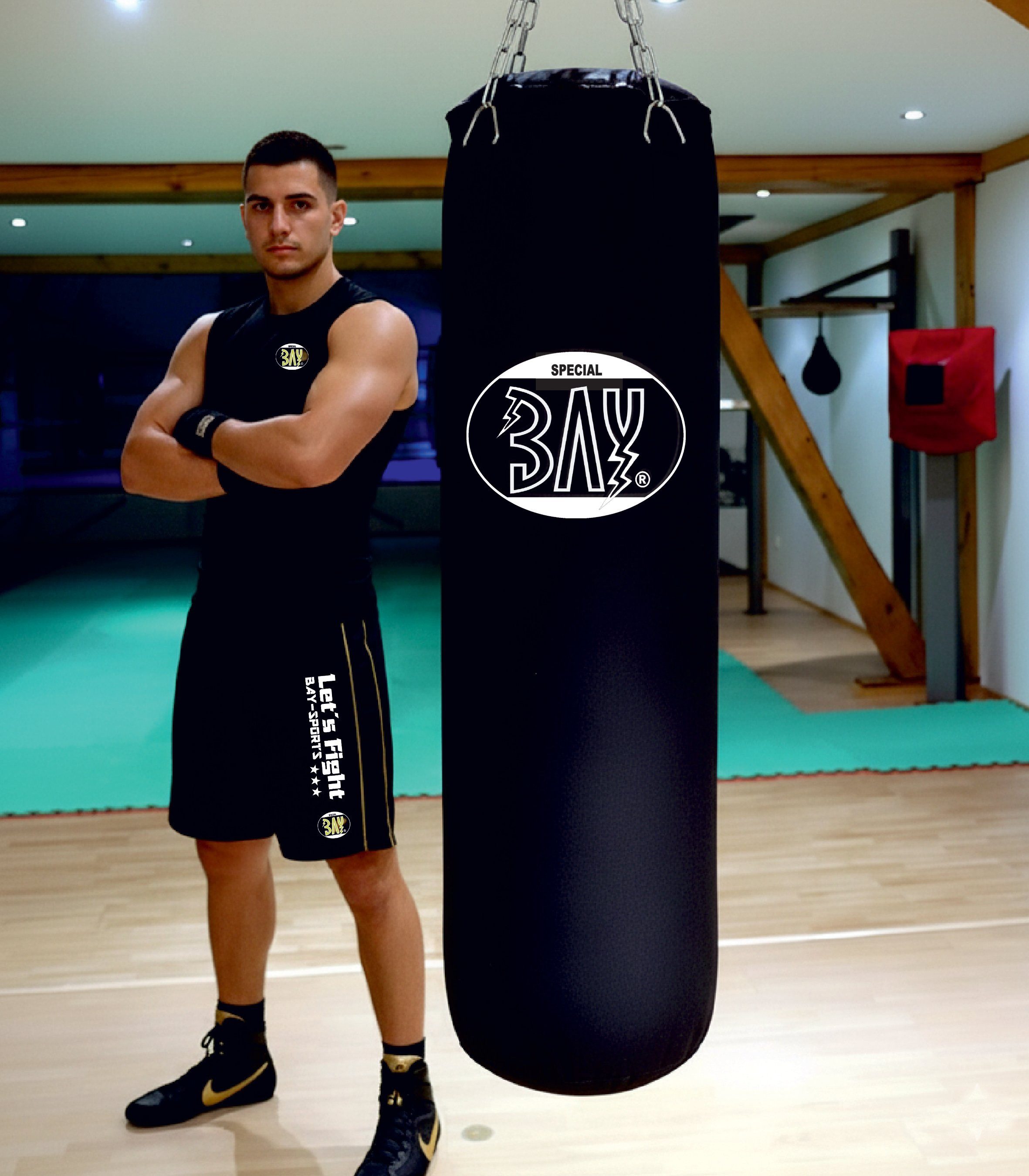 BAY-Sports Boxsack Sandsack 120 cm Erwachsene schwarz ungefüllt groß Boxen Kickboxen MMA (Stück), inkl. Verchromter 4-strahlige Stahlkettenaufhängung mit Drehwirbel.