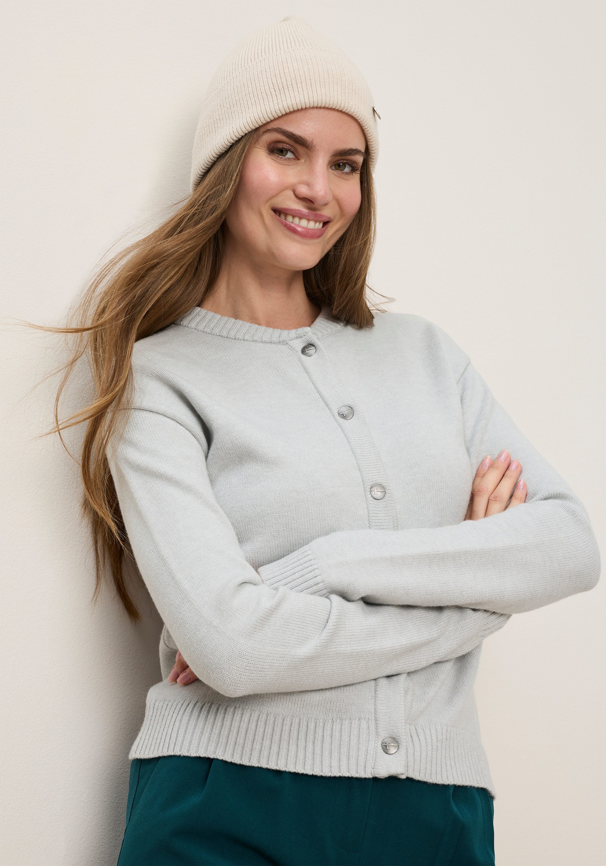 Tamaris Strickjacke in lässiger Blouson-Form mit Bündchen aus weicher Viskosemischung. € 49,99, (€ 49,99 pro 1 Stk).