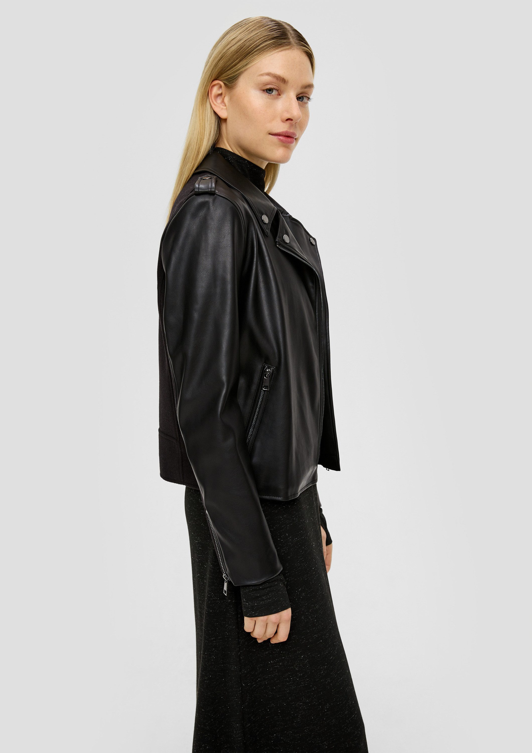 s.Oliver Funktionsjacke Indoor-Jacke Jacke aus Materialmix in Leder-Optik