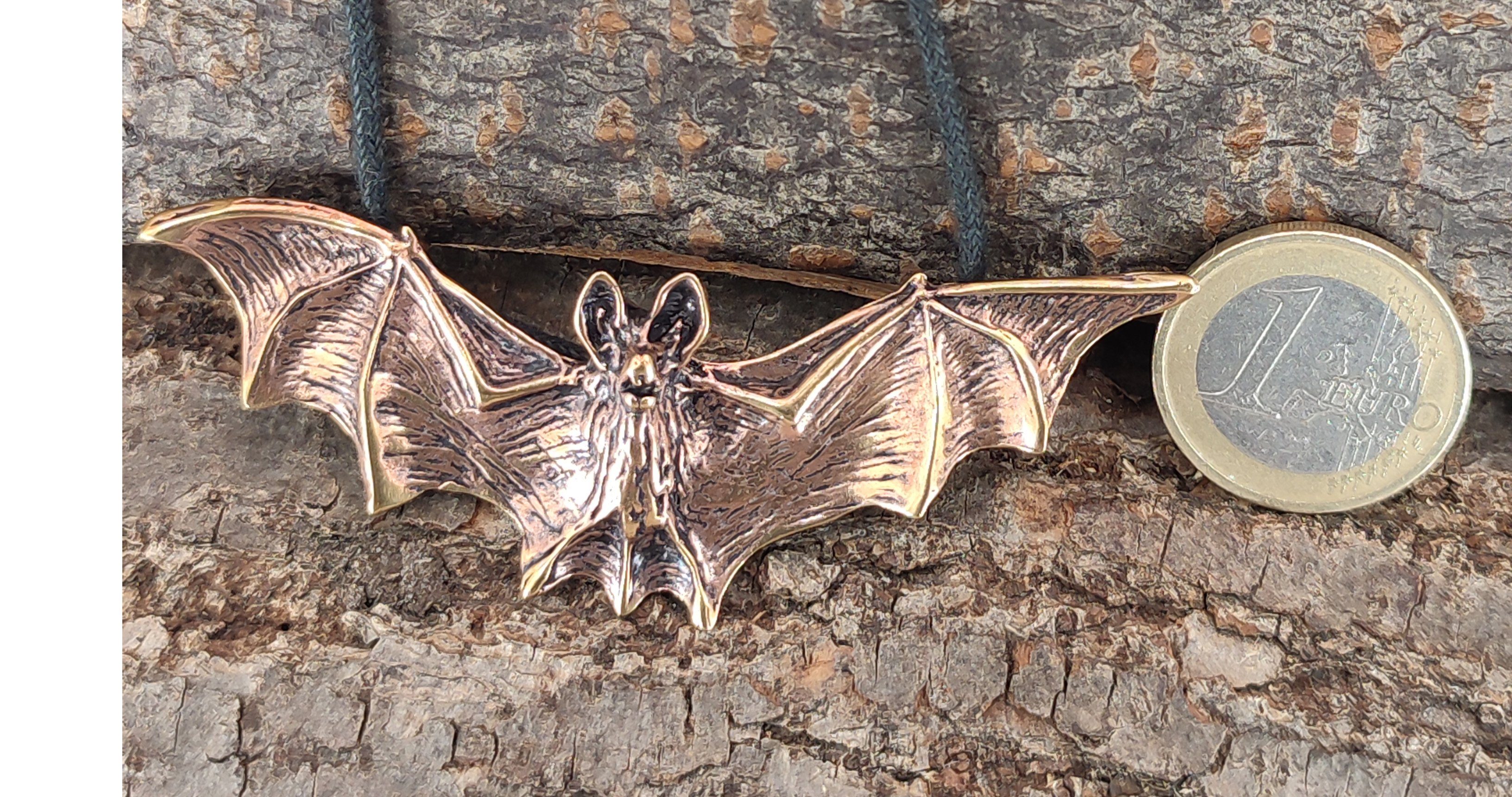 Kiss of Leather Kettenanhänger großer Gothic Anhänger Bronze LARP Fledermaus Vampir Bat plastischer